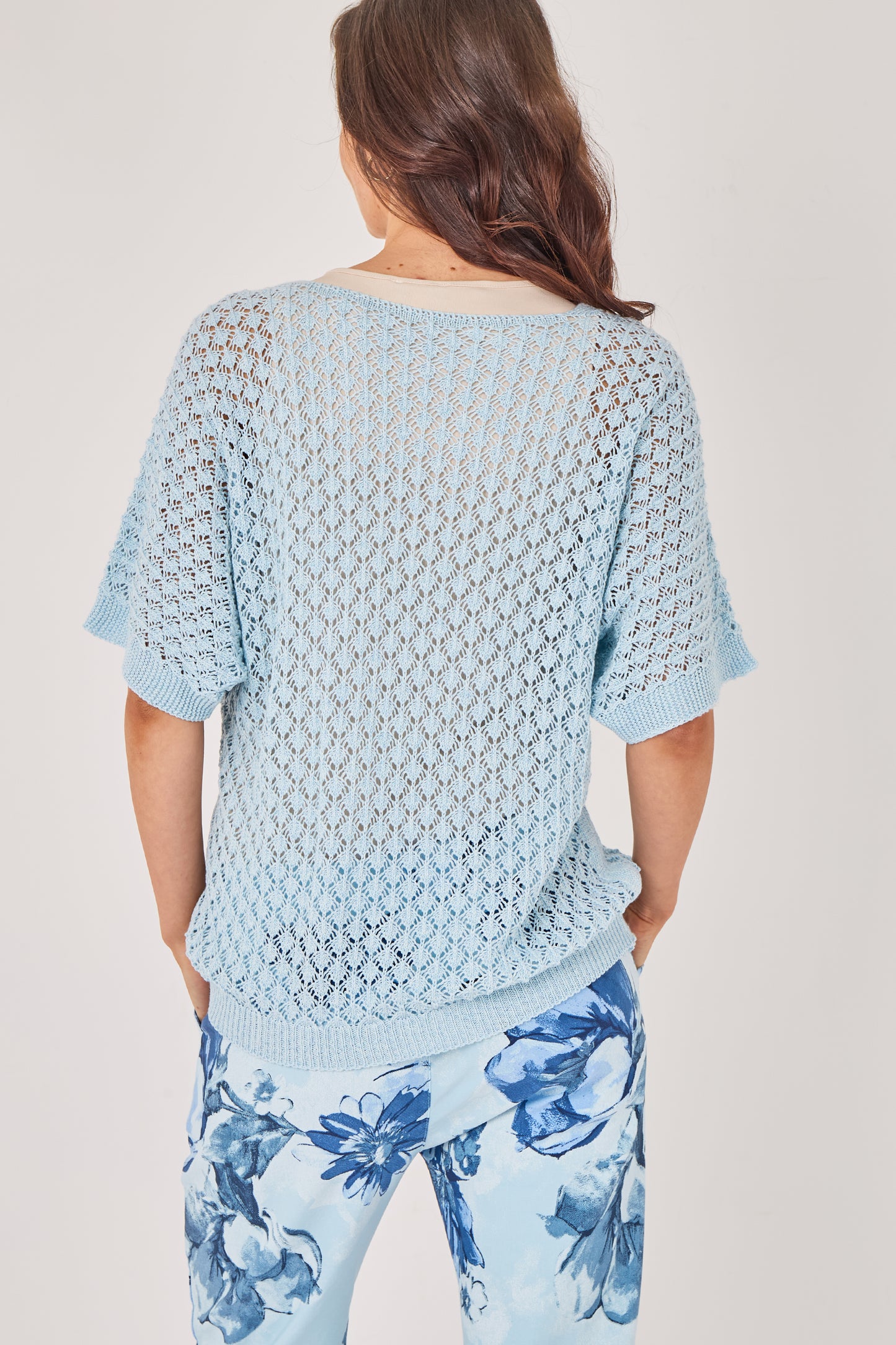 V-NECK CROCHET SHORT SLEEVE TOP