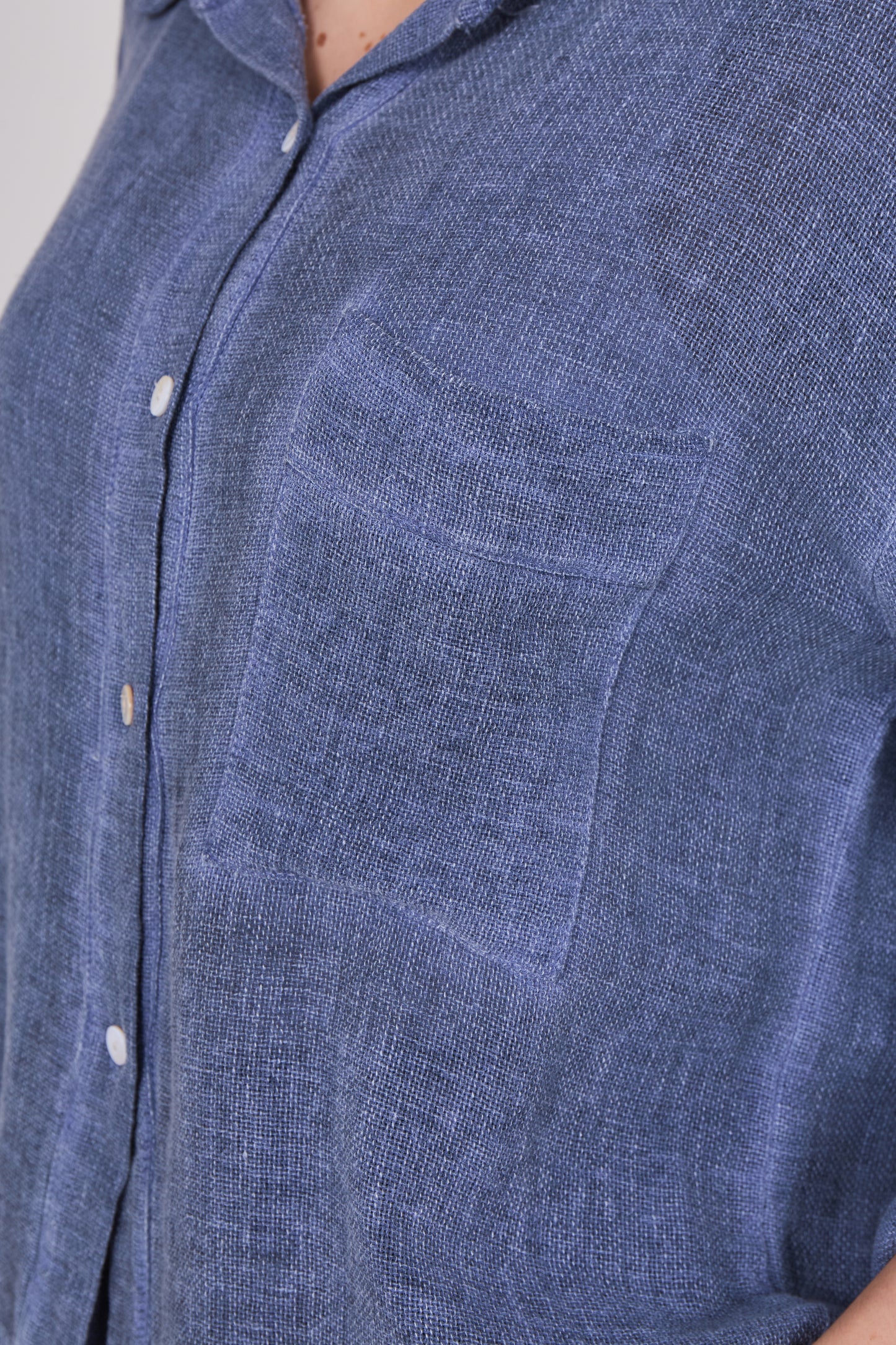 WASHED LINEN ONE POCKET CROPPED SHIRT
