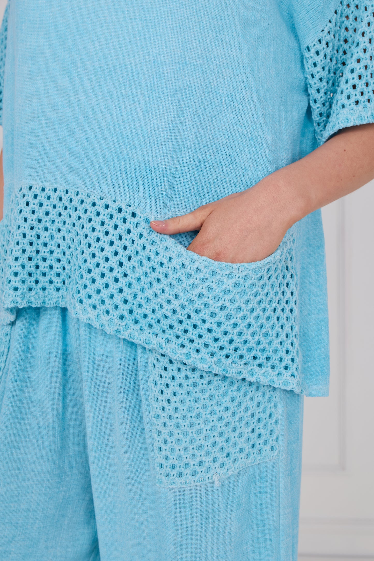 WASHED LINEN MESH POCKETS TOP