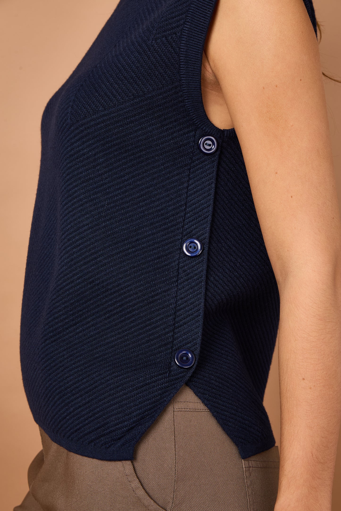 HERRINGBONE RIB SIDE BUTTON GILET