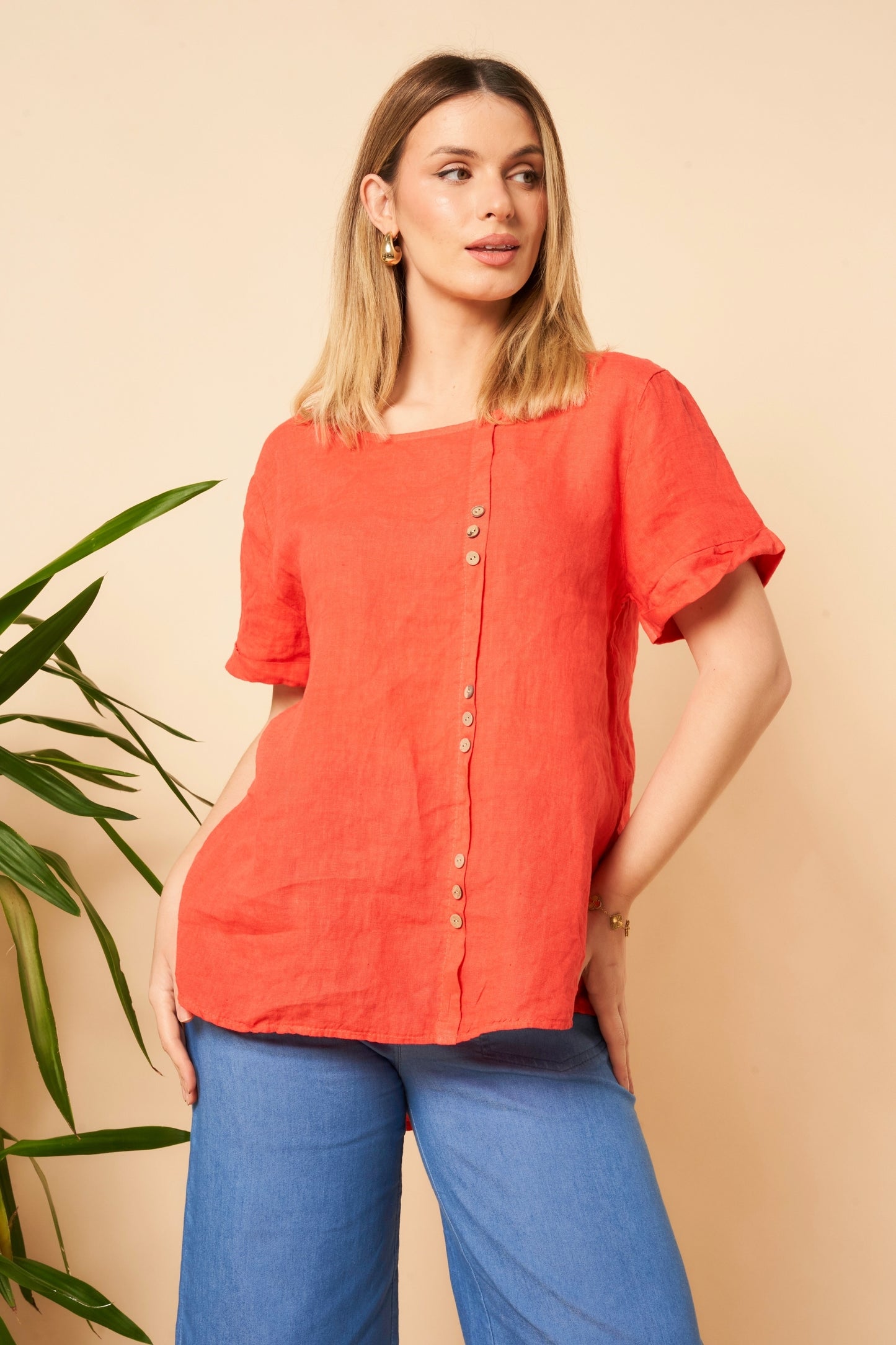 Nine Buttons Details Linen Top