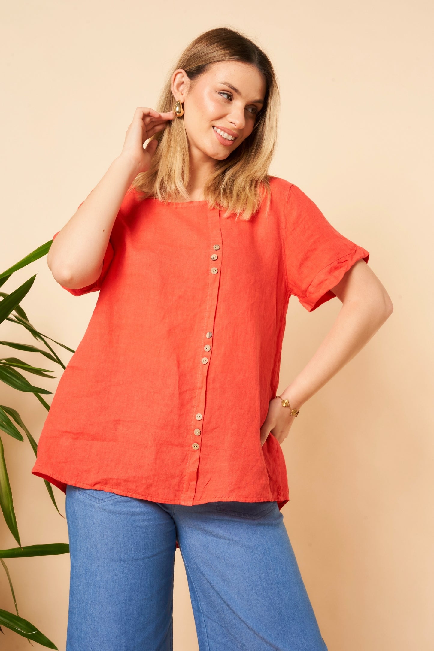 Nine Buttons Details Linen Top