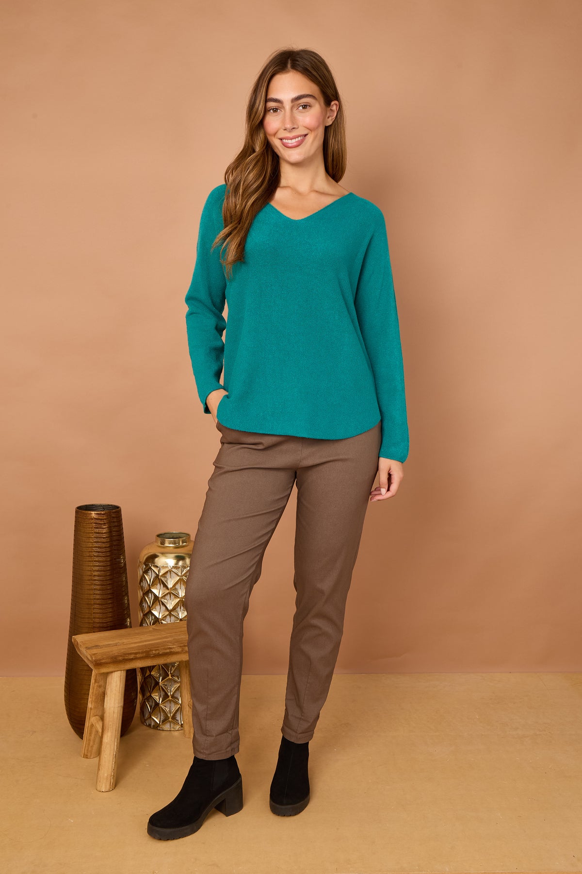 CLASSIC V-NECK JUMPER