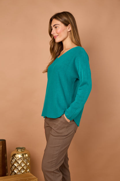 CLASSIC V-NECK JUMPER
