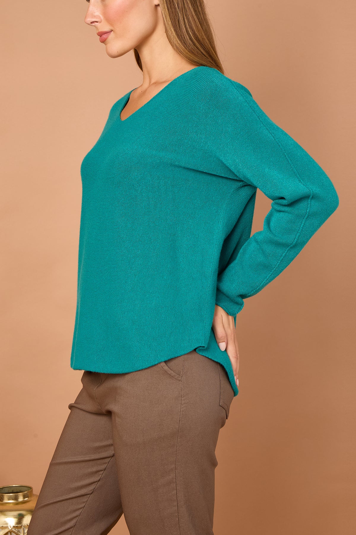CLASSIC V-NECK JUMPER
