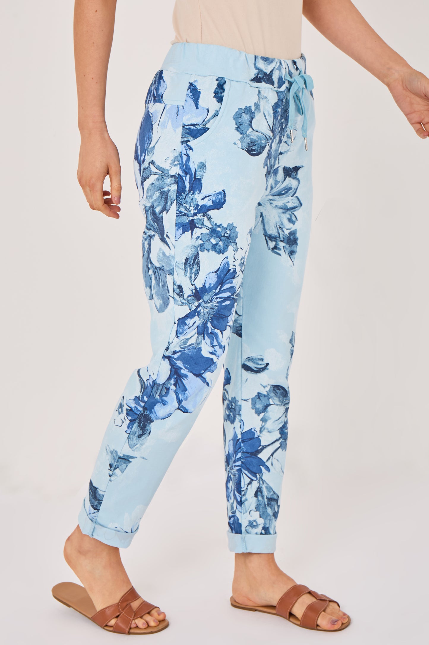 FLORAL PRINT MAGIC TROUSERS [BLUE]