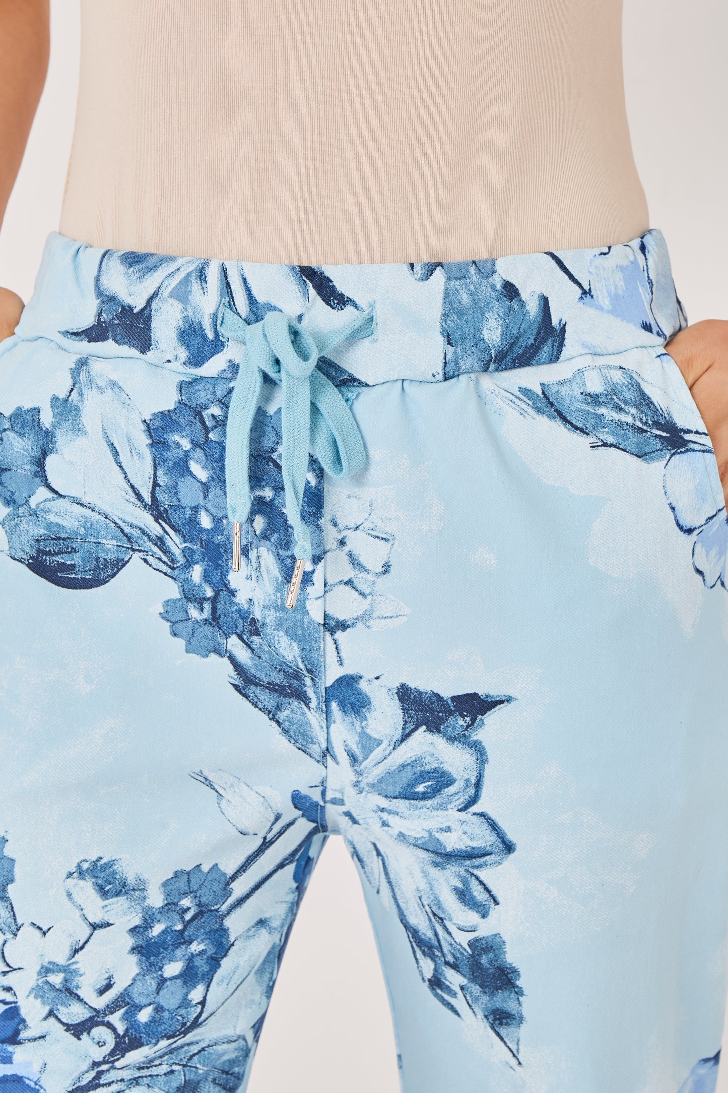 FLORAL PRINT MAGIC TROUSERS [BLUE]