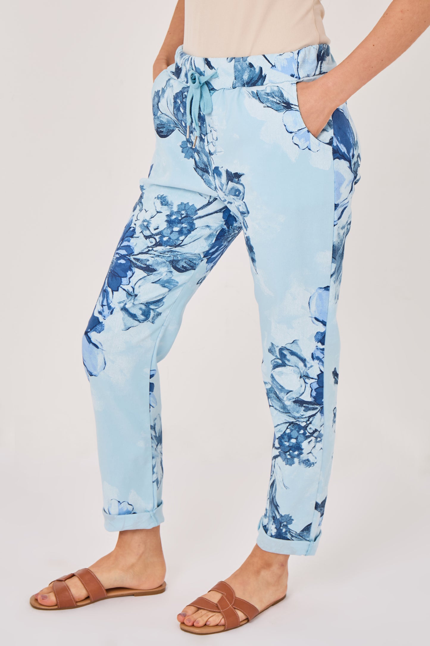 FLORAL PRINT MAGIC TROUSERS [BLUE]