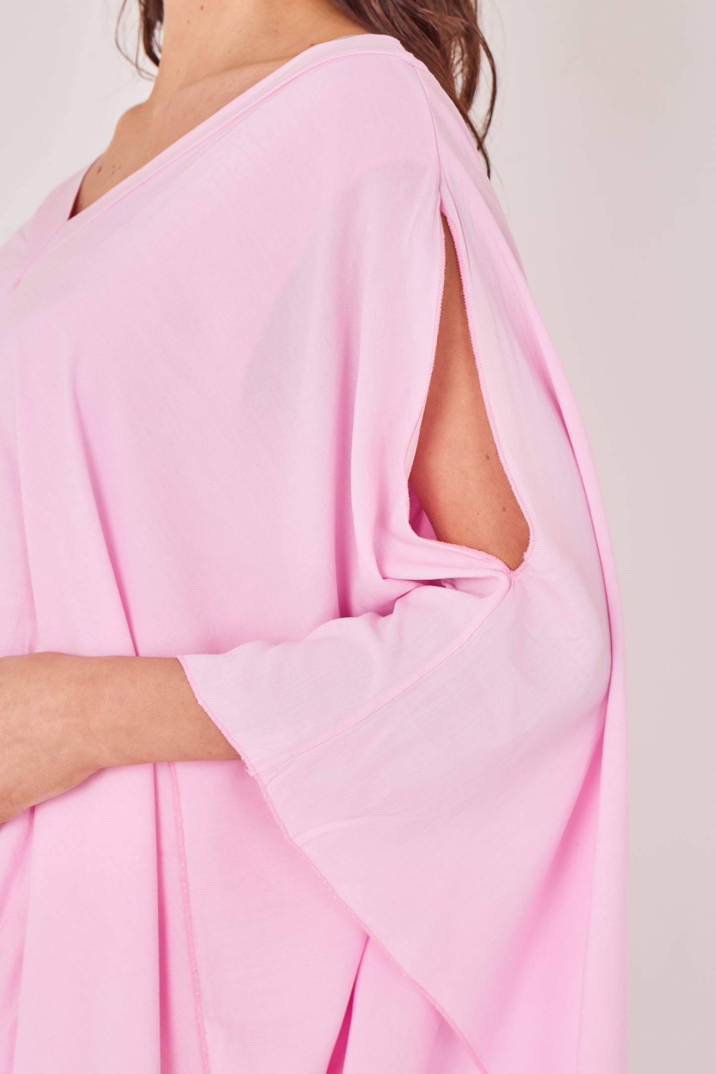 V TO V FLOATY DRAPE VISCOSE TOP