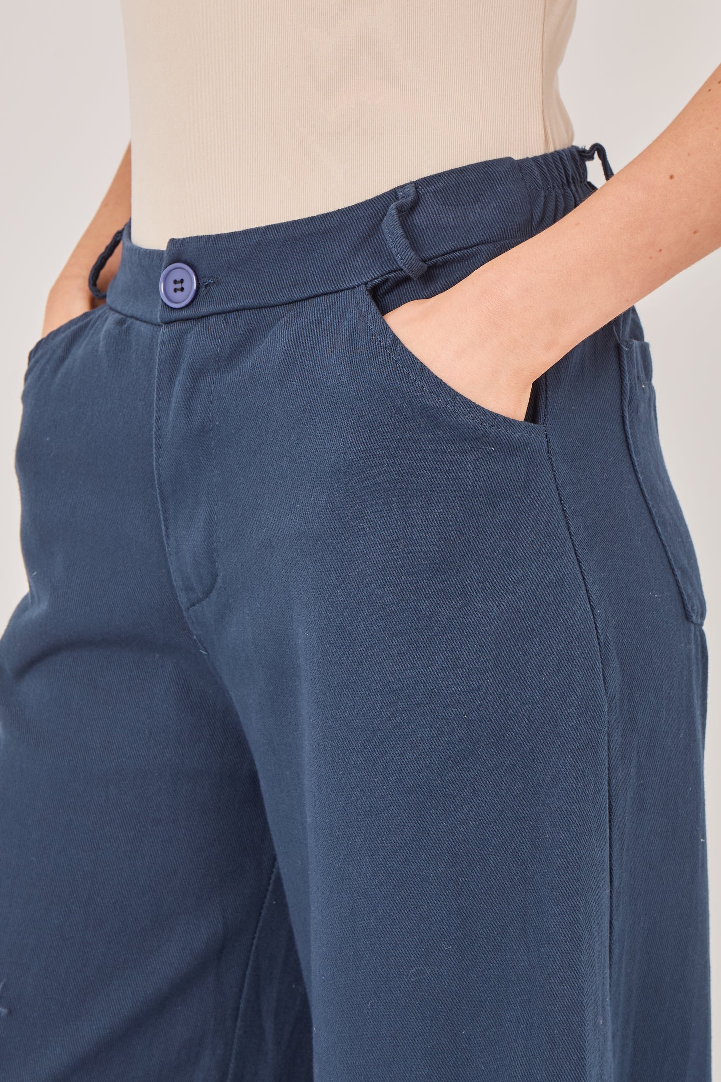 BARREL LEG COTTON TROUSER