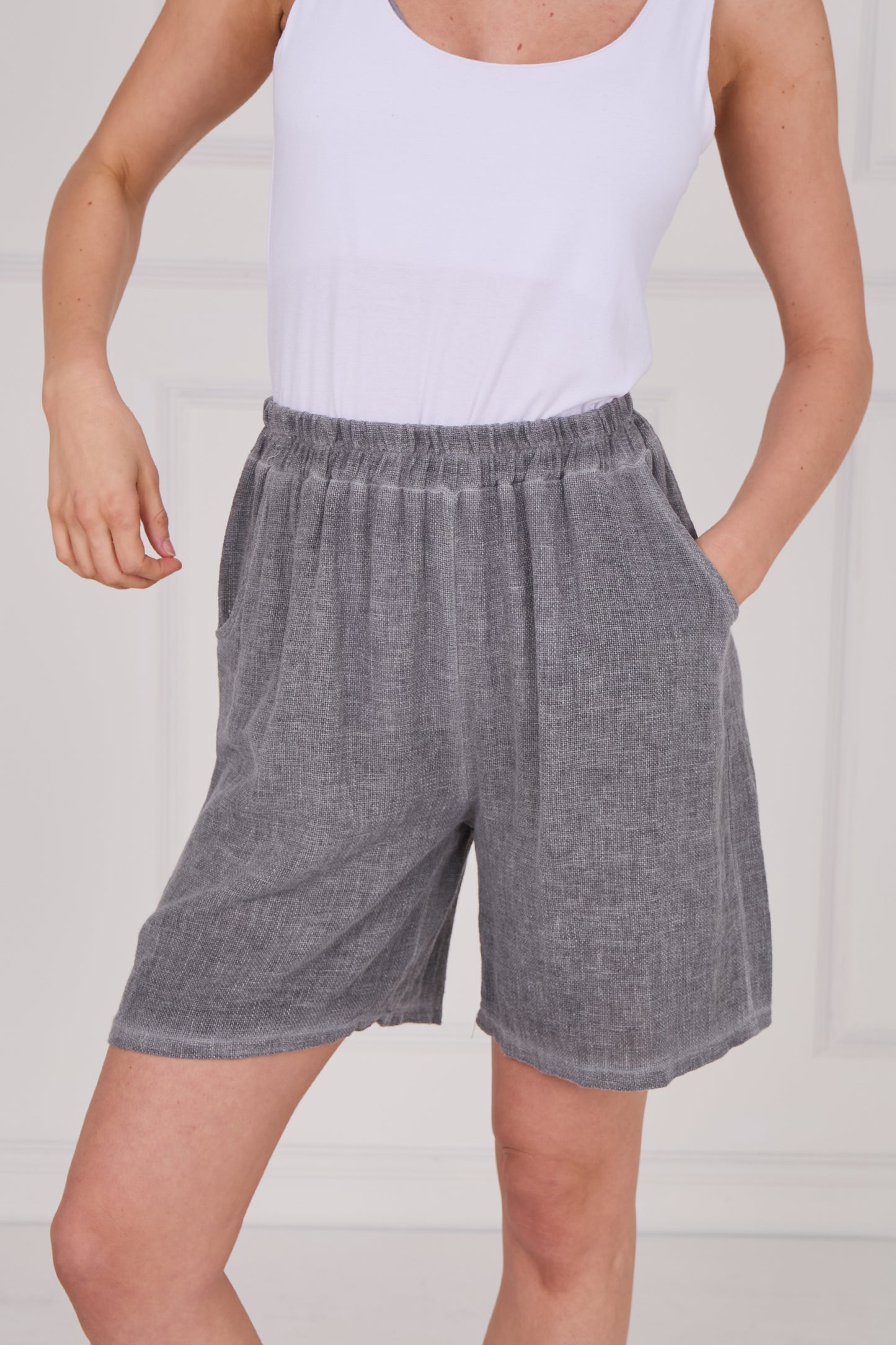 WASHED LINEN ELASTICATED WAIST TWO POCKETS SHORTS