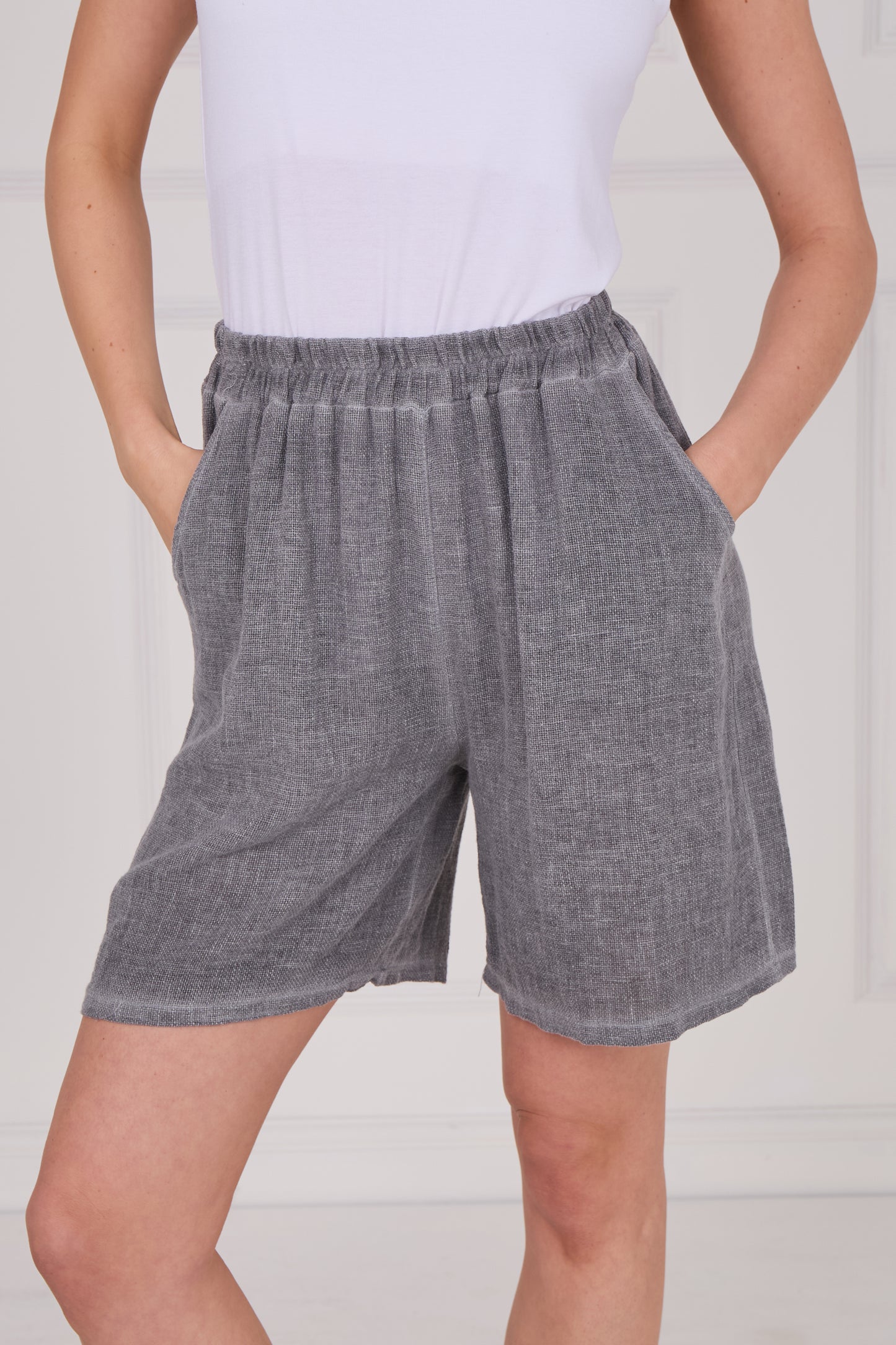 WASHED LINEN ELASTICATED WAIST TWO POCKETS SHORTS