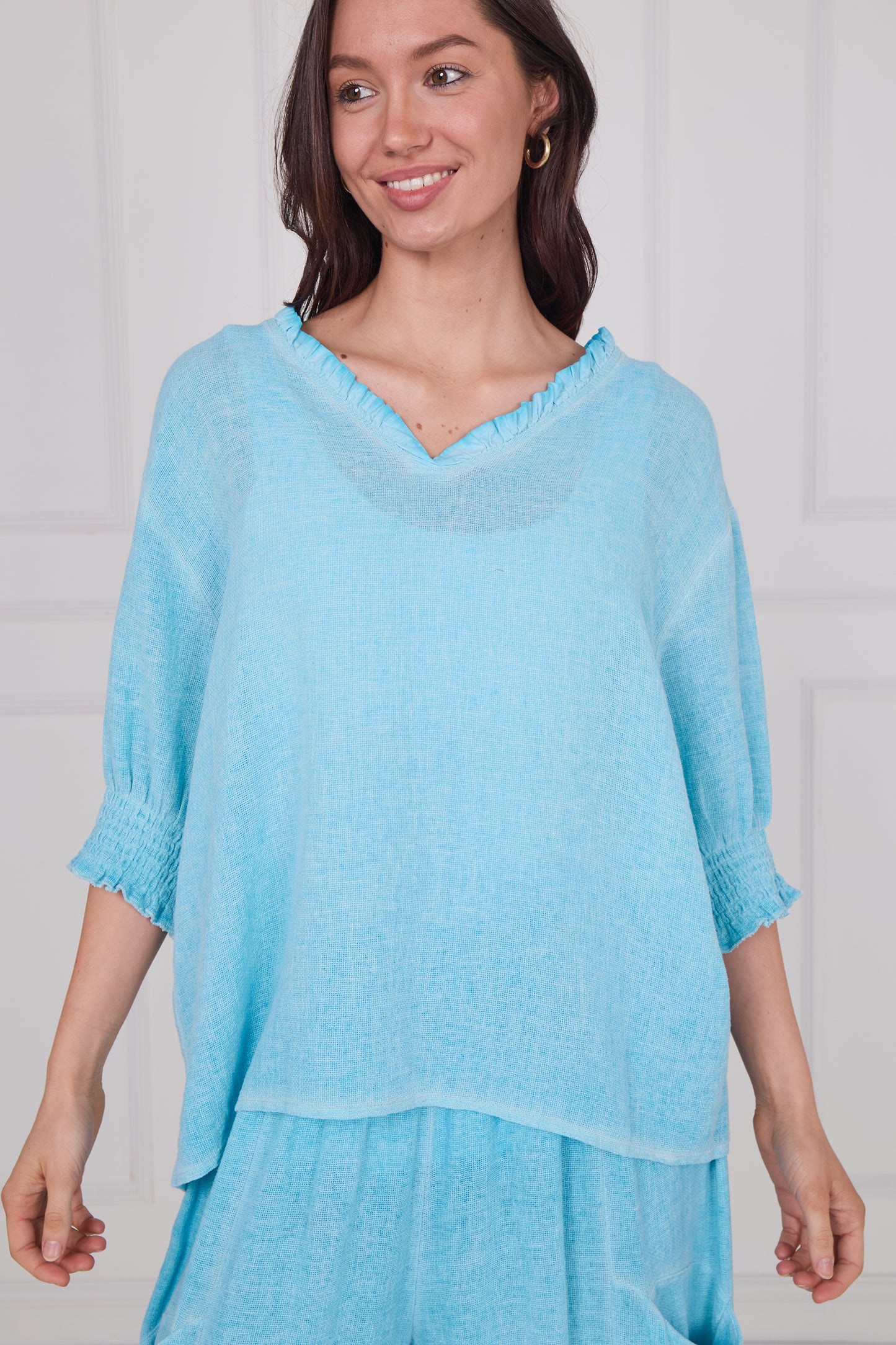 WASHED LINEN FRILL V-NECK SHIRRED SLEEVE TOP