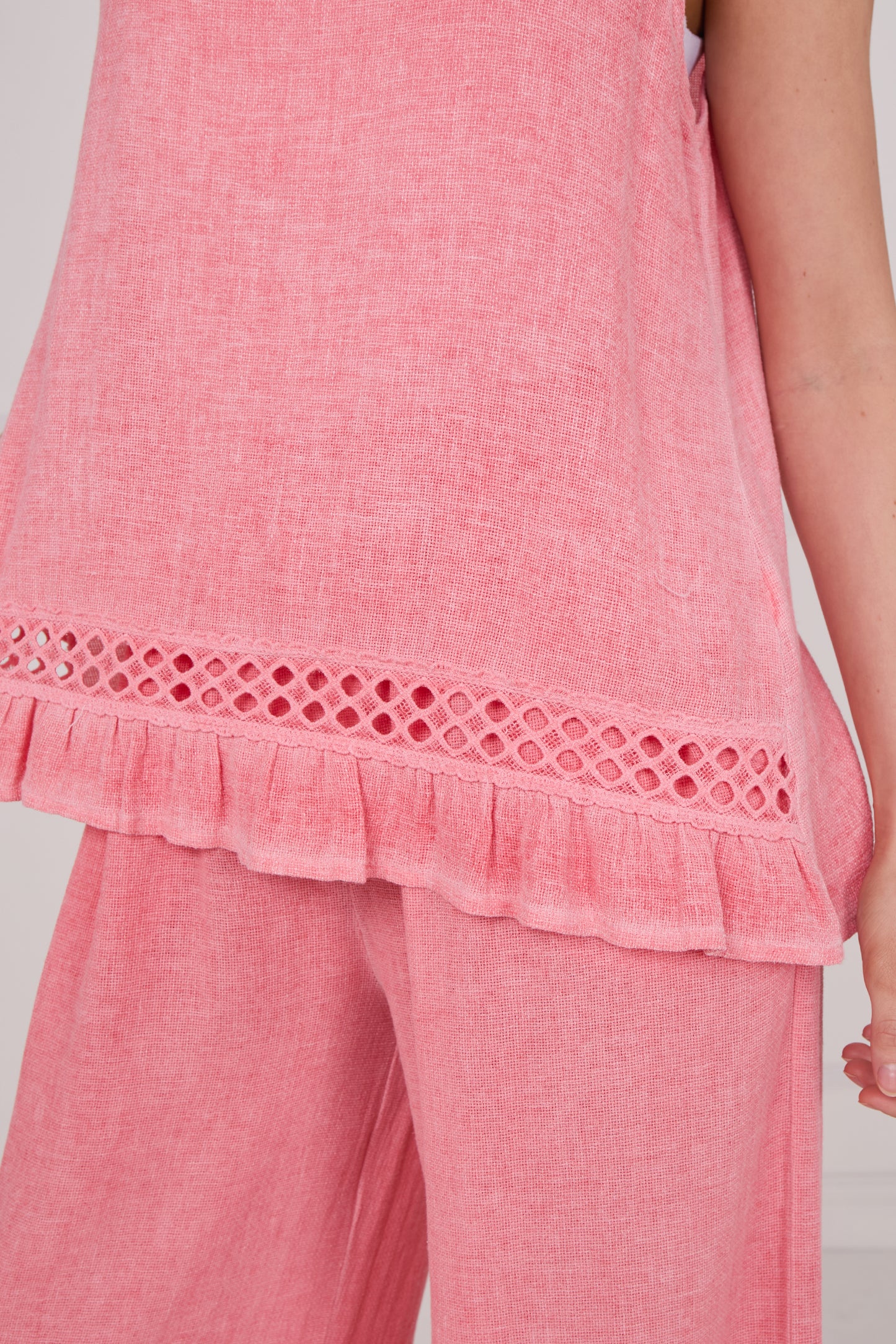 WASHED LINEN SLEEVELESS LACE TOP