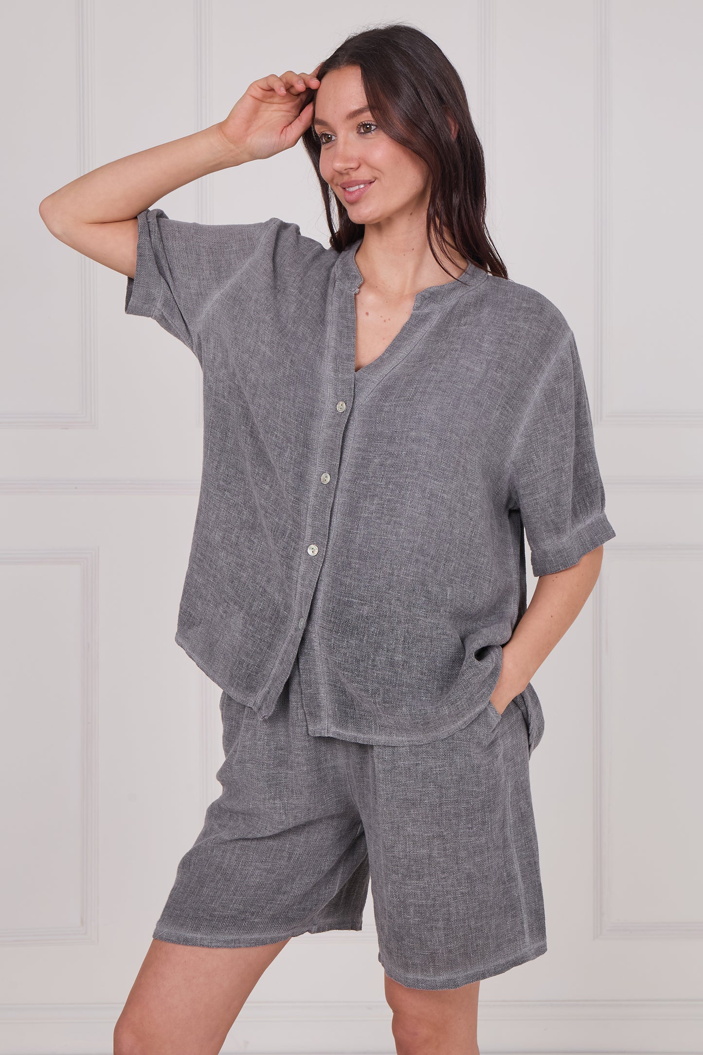 WASHED LINEN BUTTON V-NECK TOP
