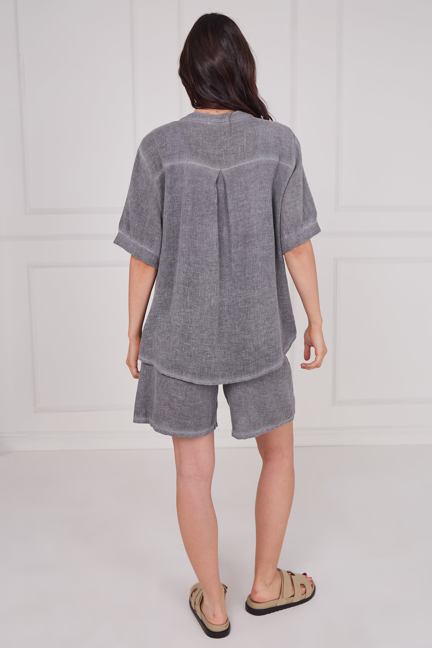 WASHED LINEN BUTTON V-NECK TOP
