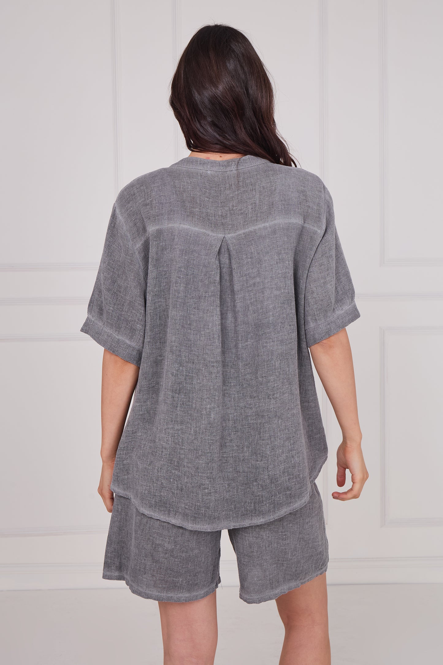 WASHED LINEN BUTTON V-NECK TOP