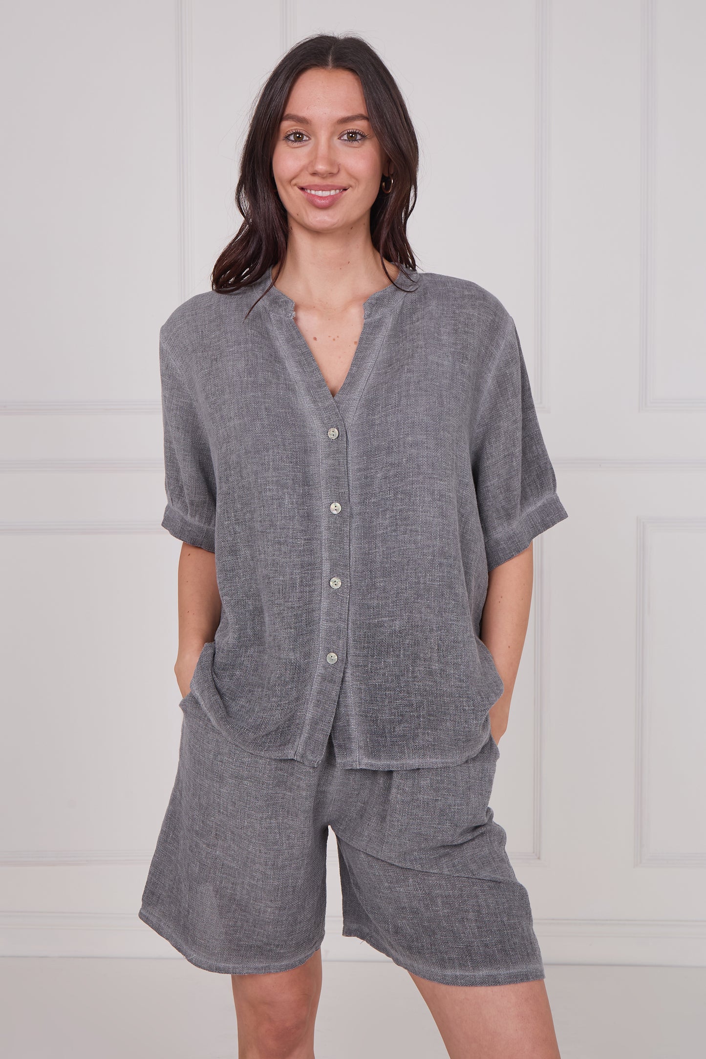 WASHED LINEN BUTTON V-NECK TOP