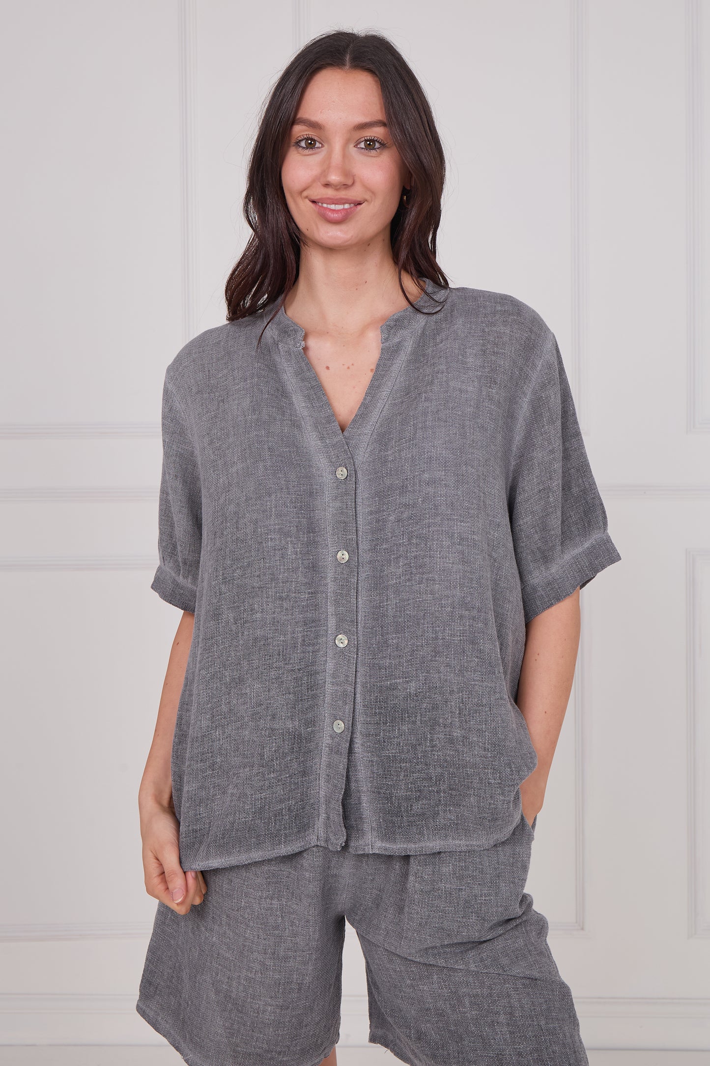WASHED LINEN BUTTON V-NECK TOP