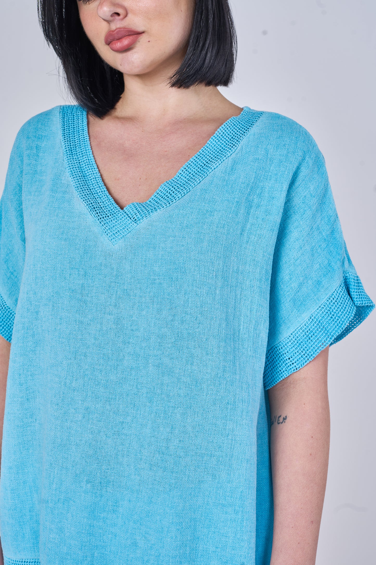 WASHED LINEN V-NECK MESH EDGED TOP
