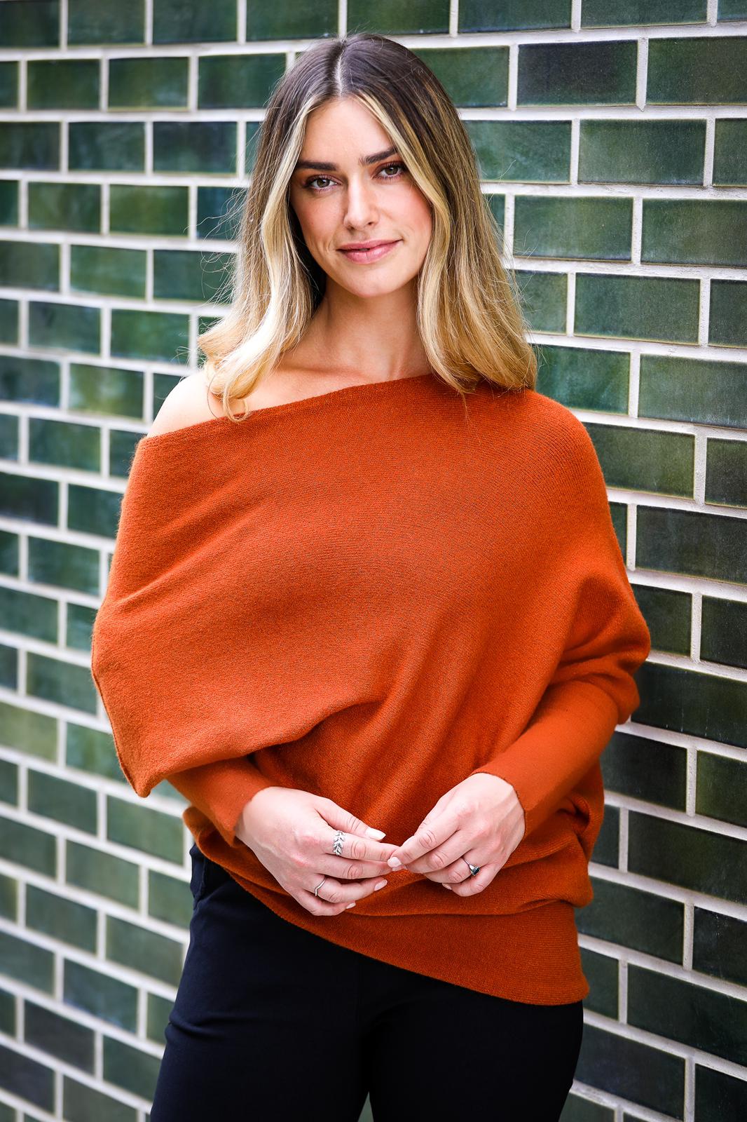 CLASSIC ASYMMETRIC JUMPER