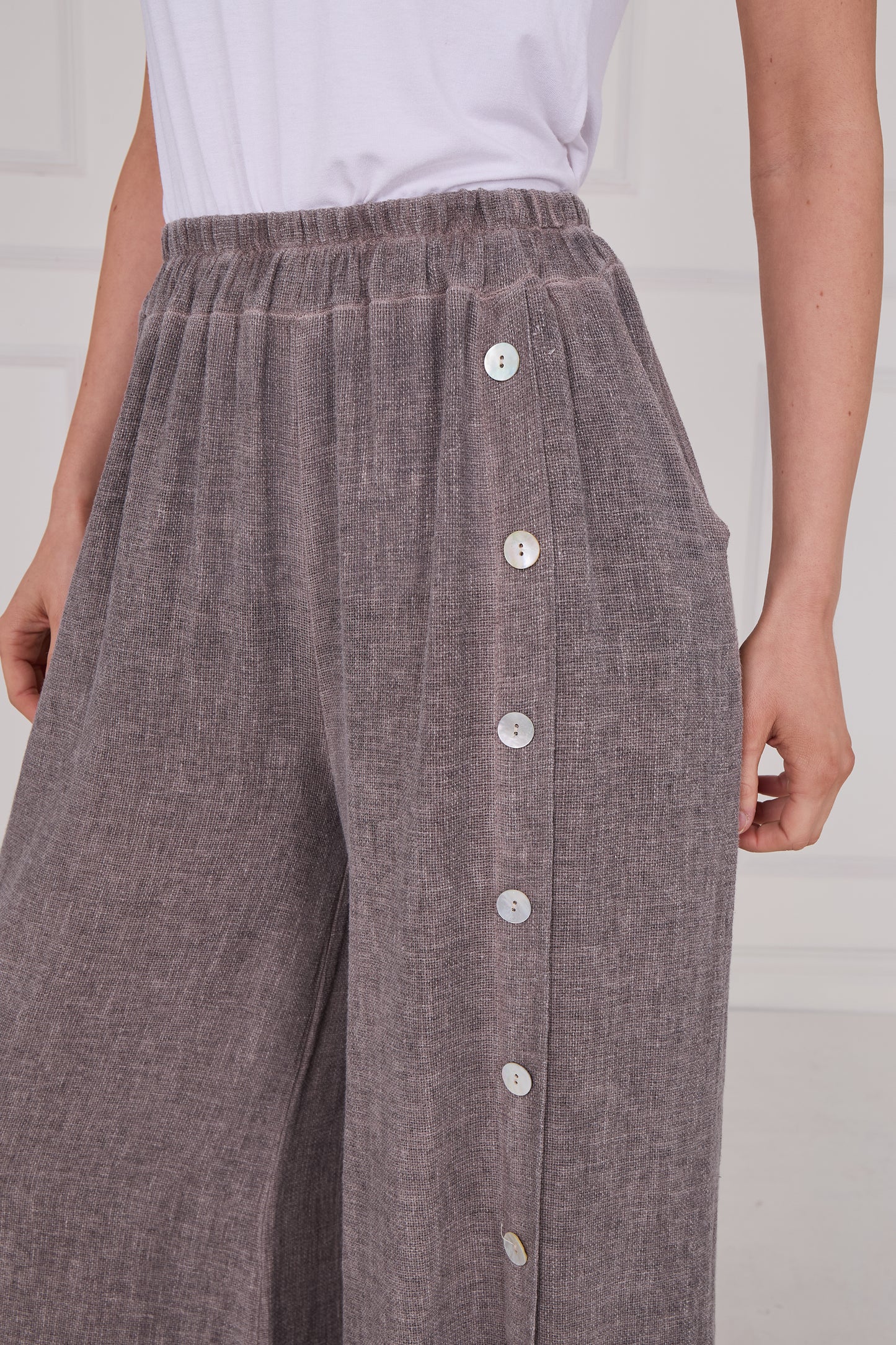 WASHED LINEN WIDE LEG SIDE BUTTON TROUSERS