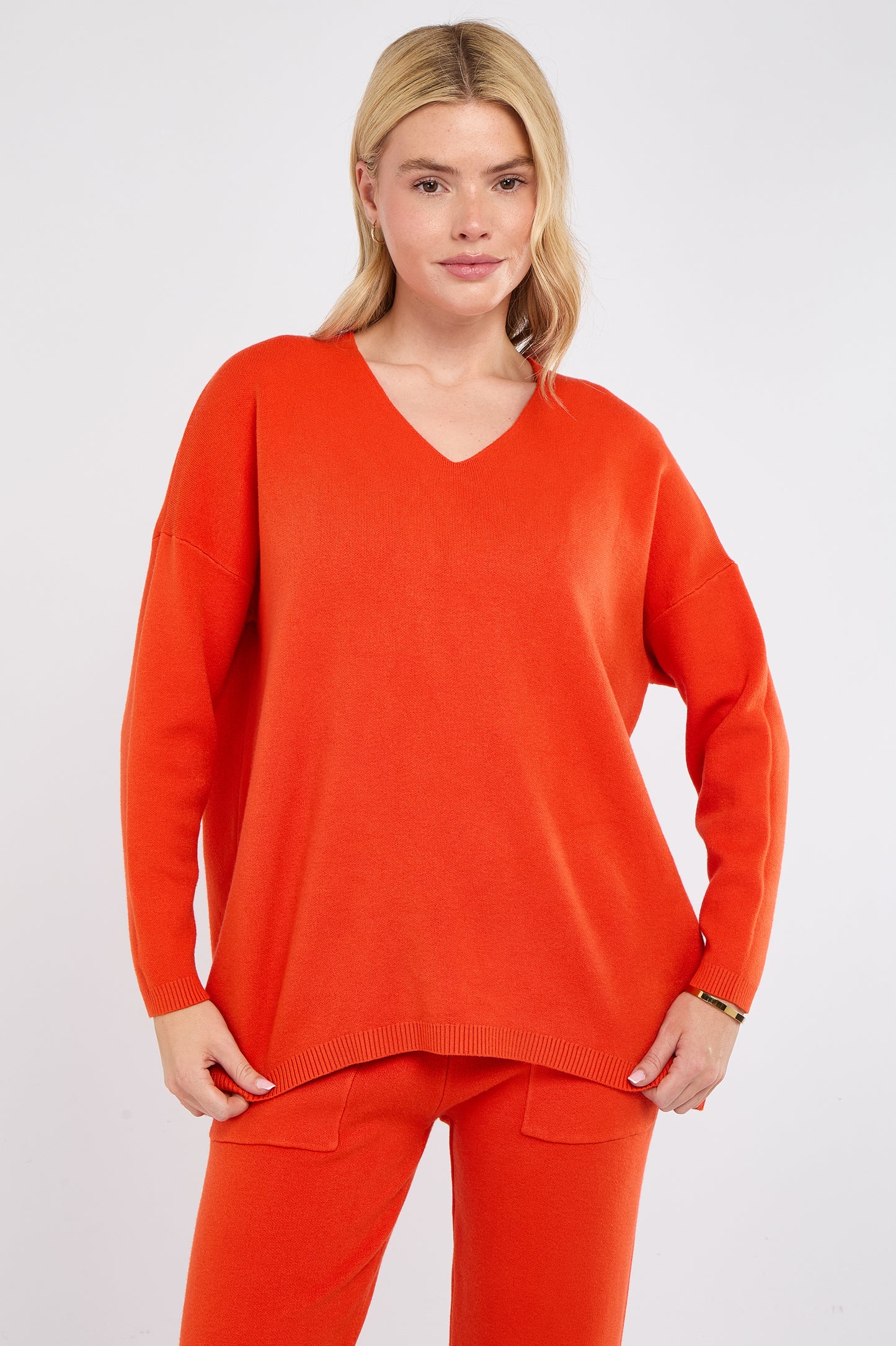 V-NECK RIBBED HEM JUMPER