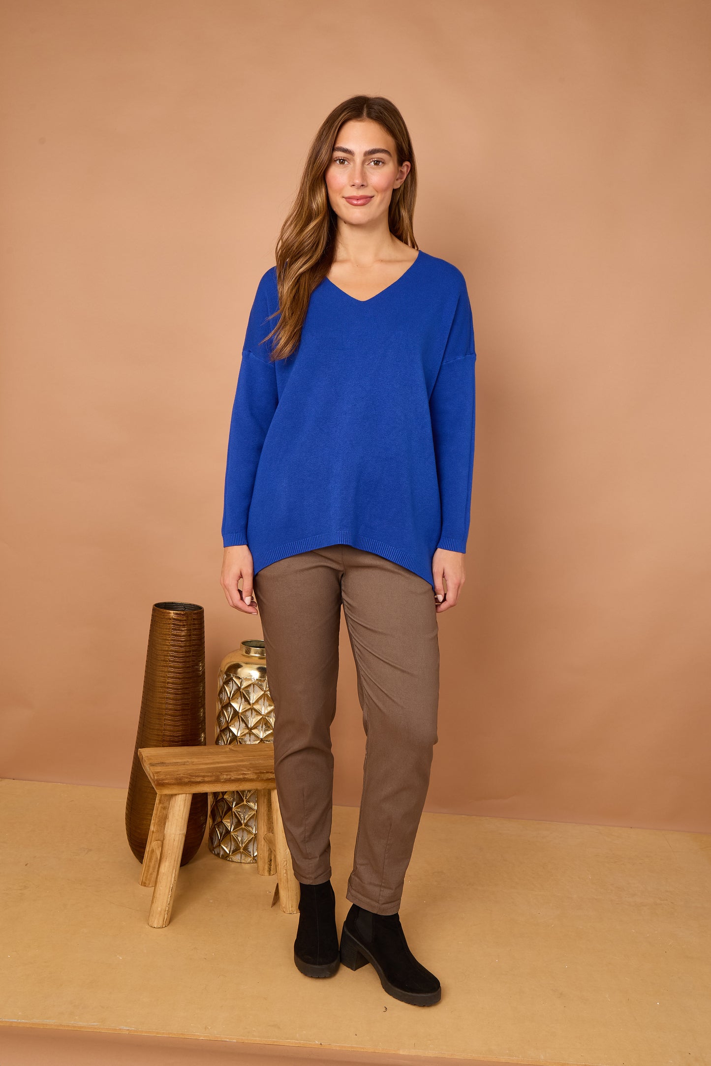 V-NECK RIBBED HEM JUMPER