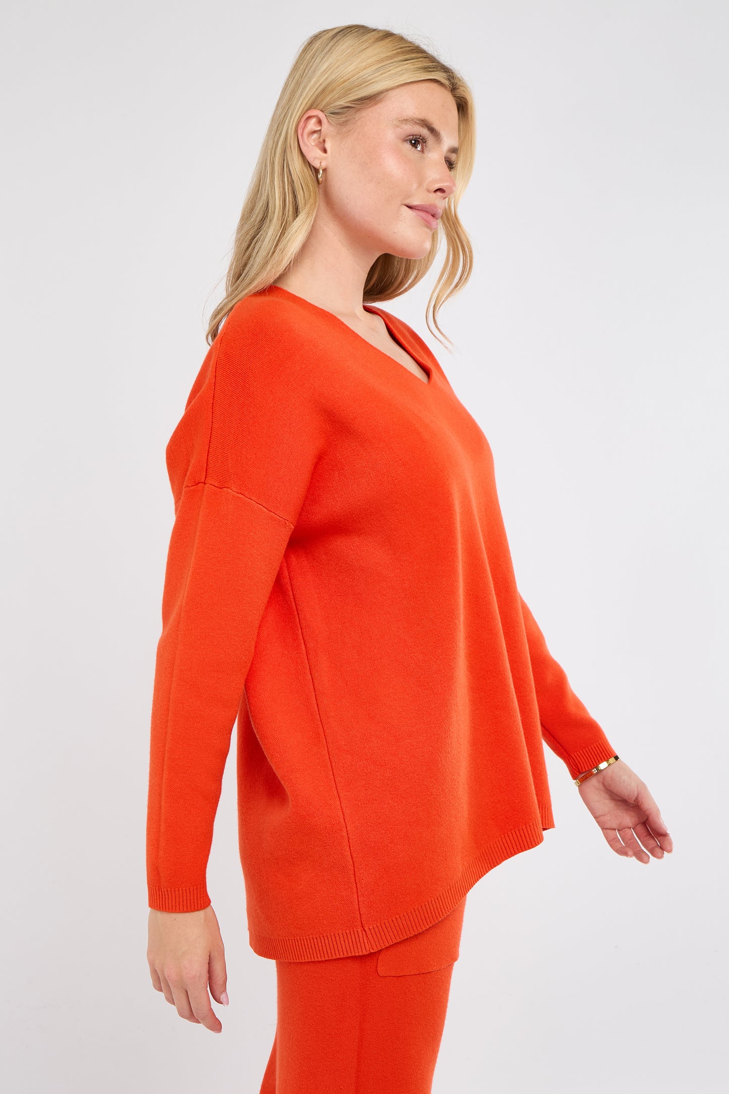 V-NECK RIBBED HEM JUMPER