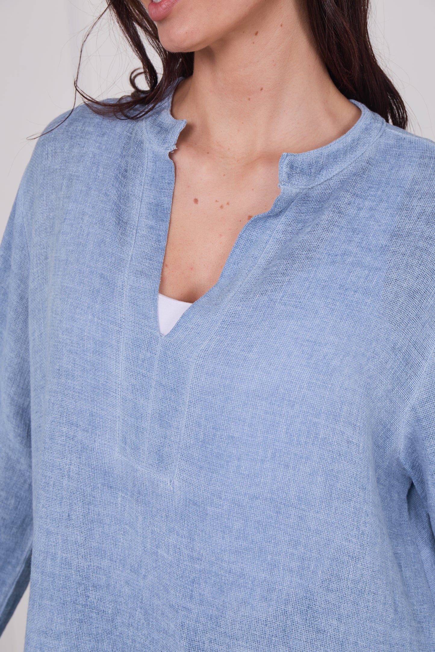 WASHED LINEN LONG SLEEVE V-NECK TOP