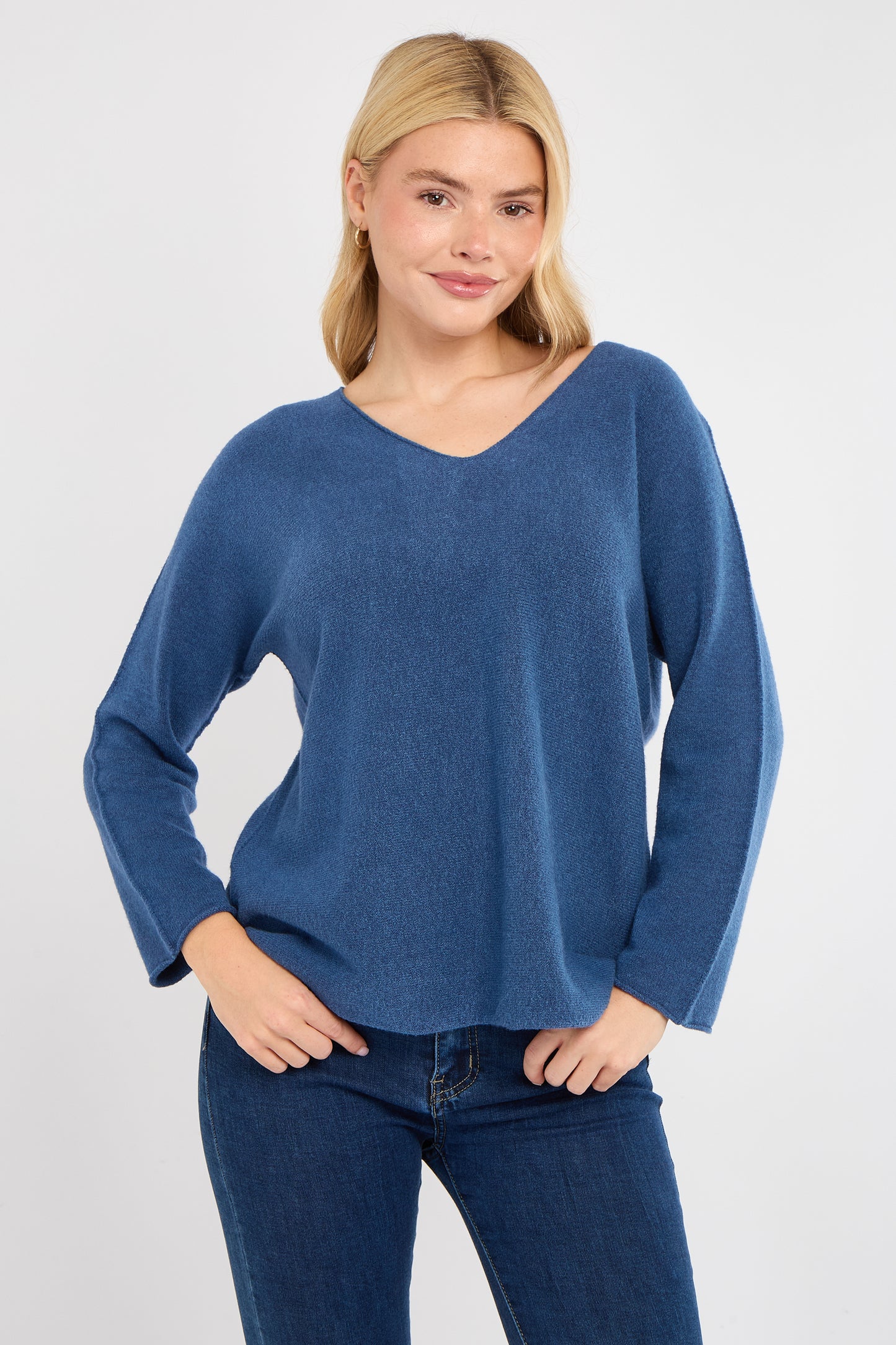 ULTRASOFT V-NECK JUMPER