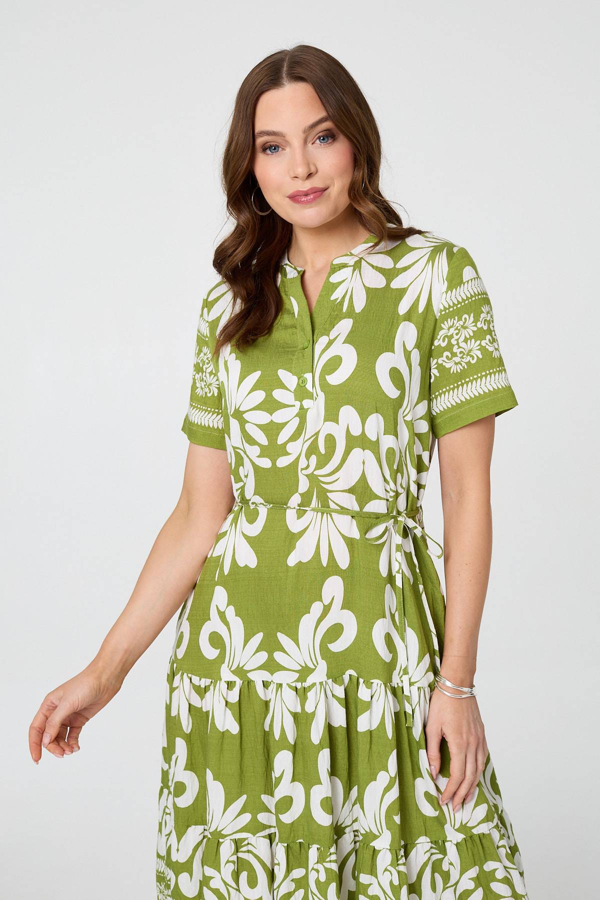 ABSTRACT PRINT TIERED MIDI DRESS IN GREEN [PK-8]