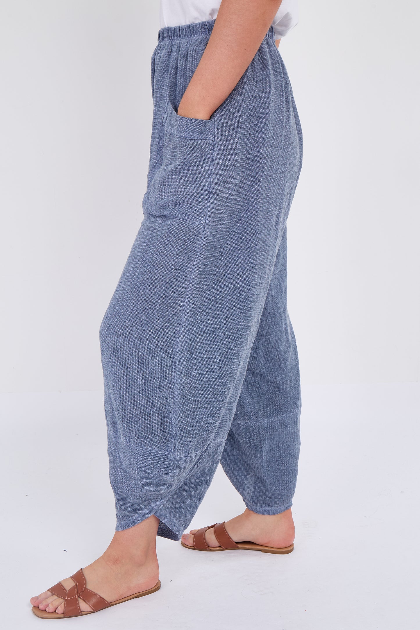 WASHED LINEN FRONT POCKET BARREL LEG TROUSER