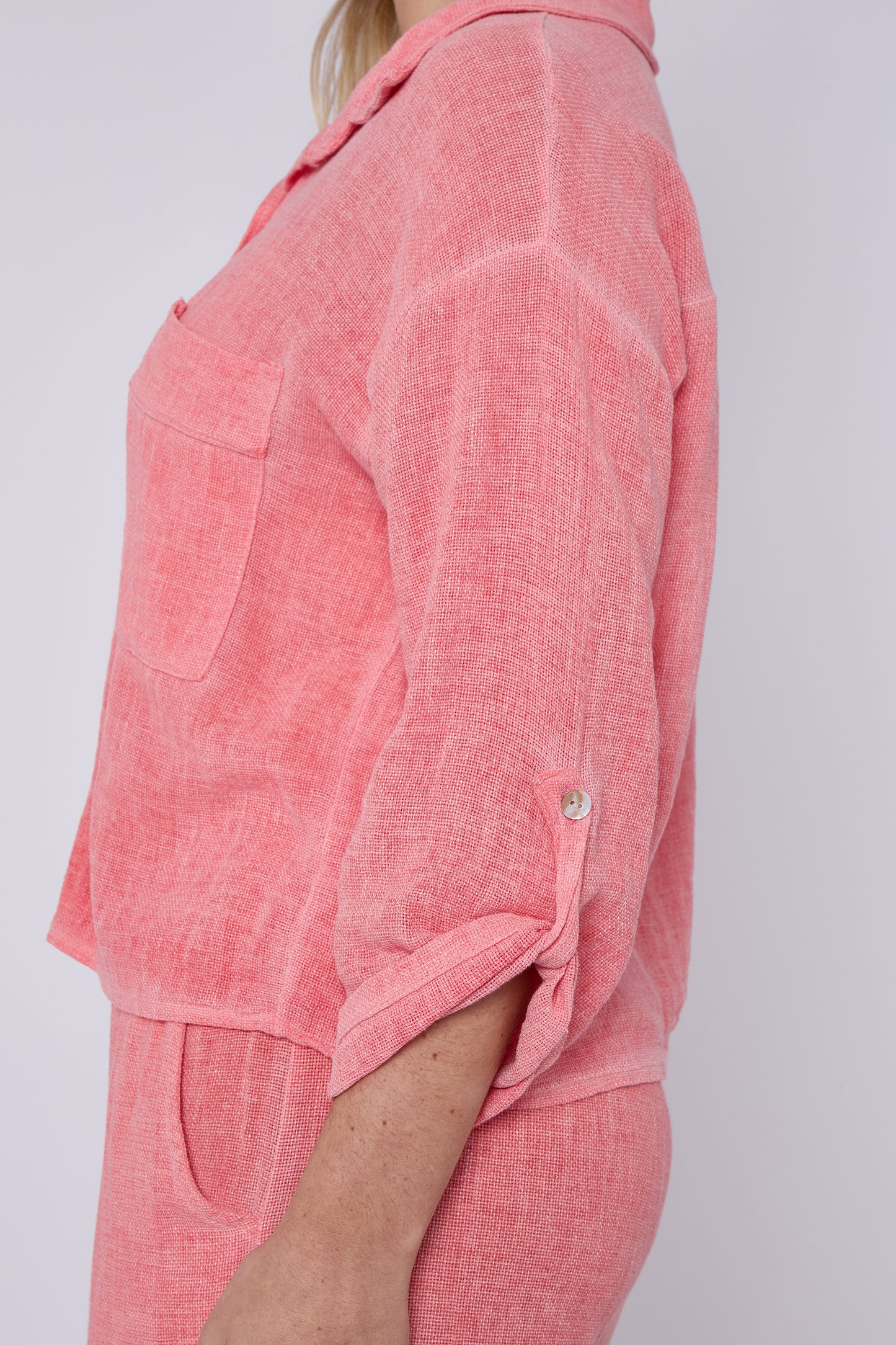 WASHED LINEN ONE POCKET CROPPED SHIRT
