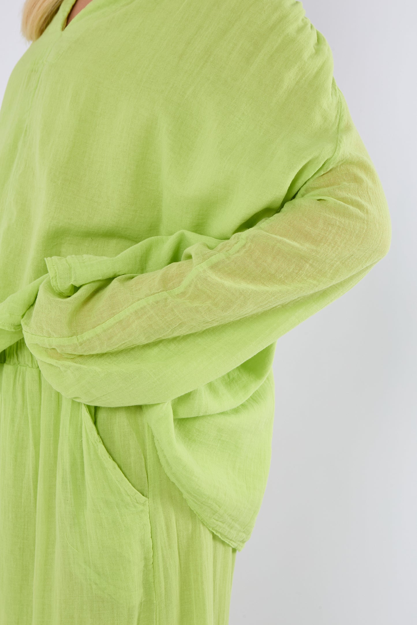 V-NECK COTTON LINED TOP