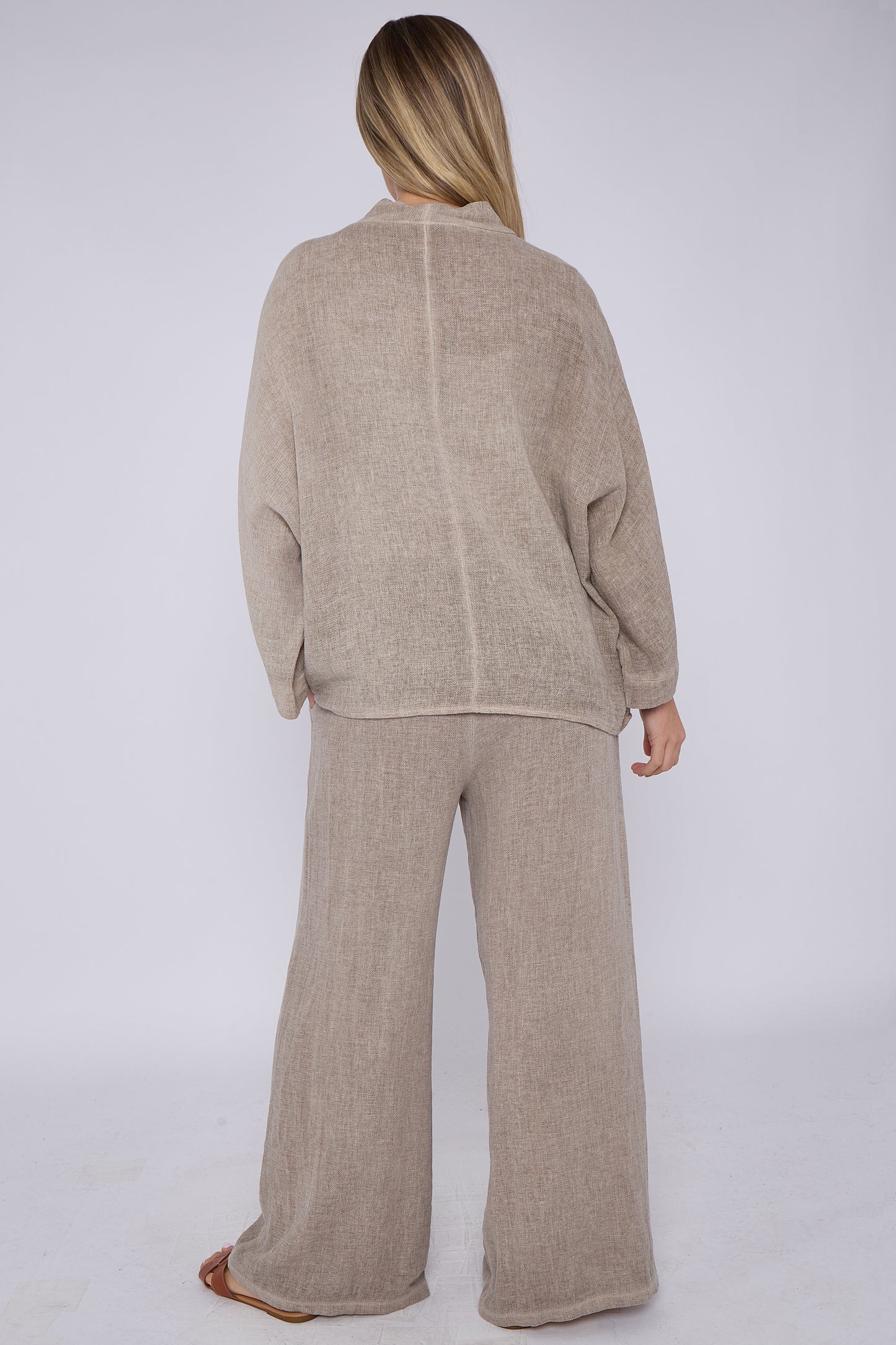 WASHED LINEN V-NECK BUTTON THROUGH TOP