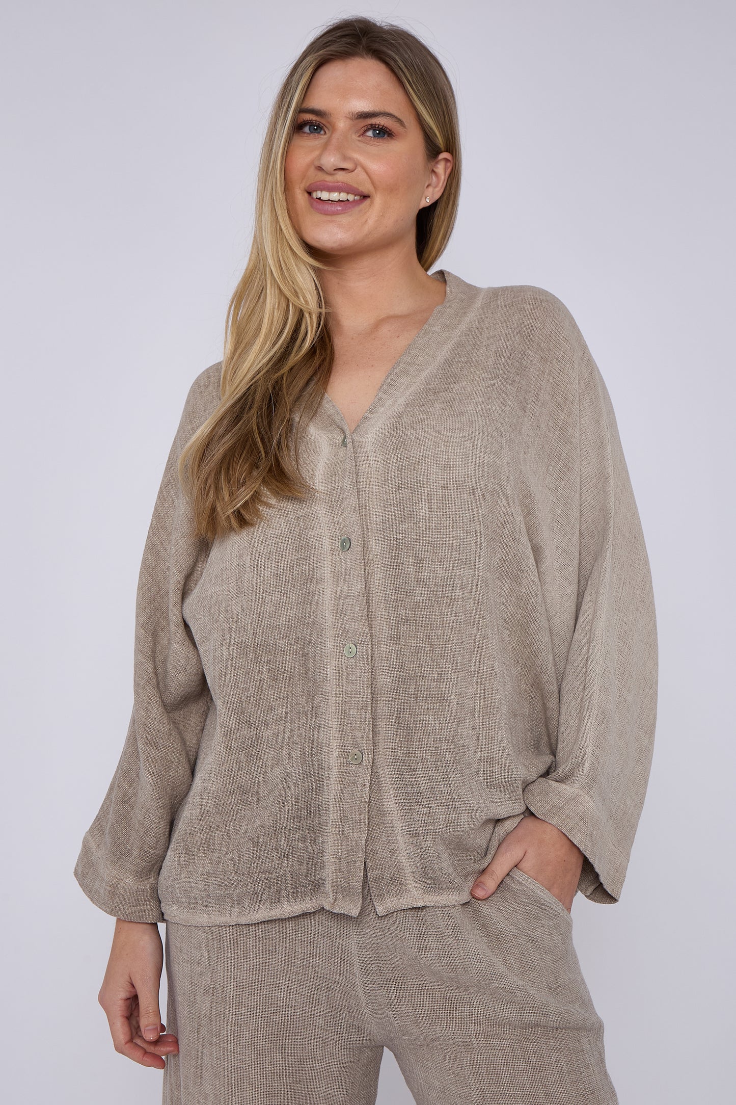 WASHED LINEN V-NECK BUTTON THROUGH TOP