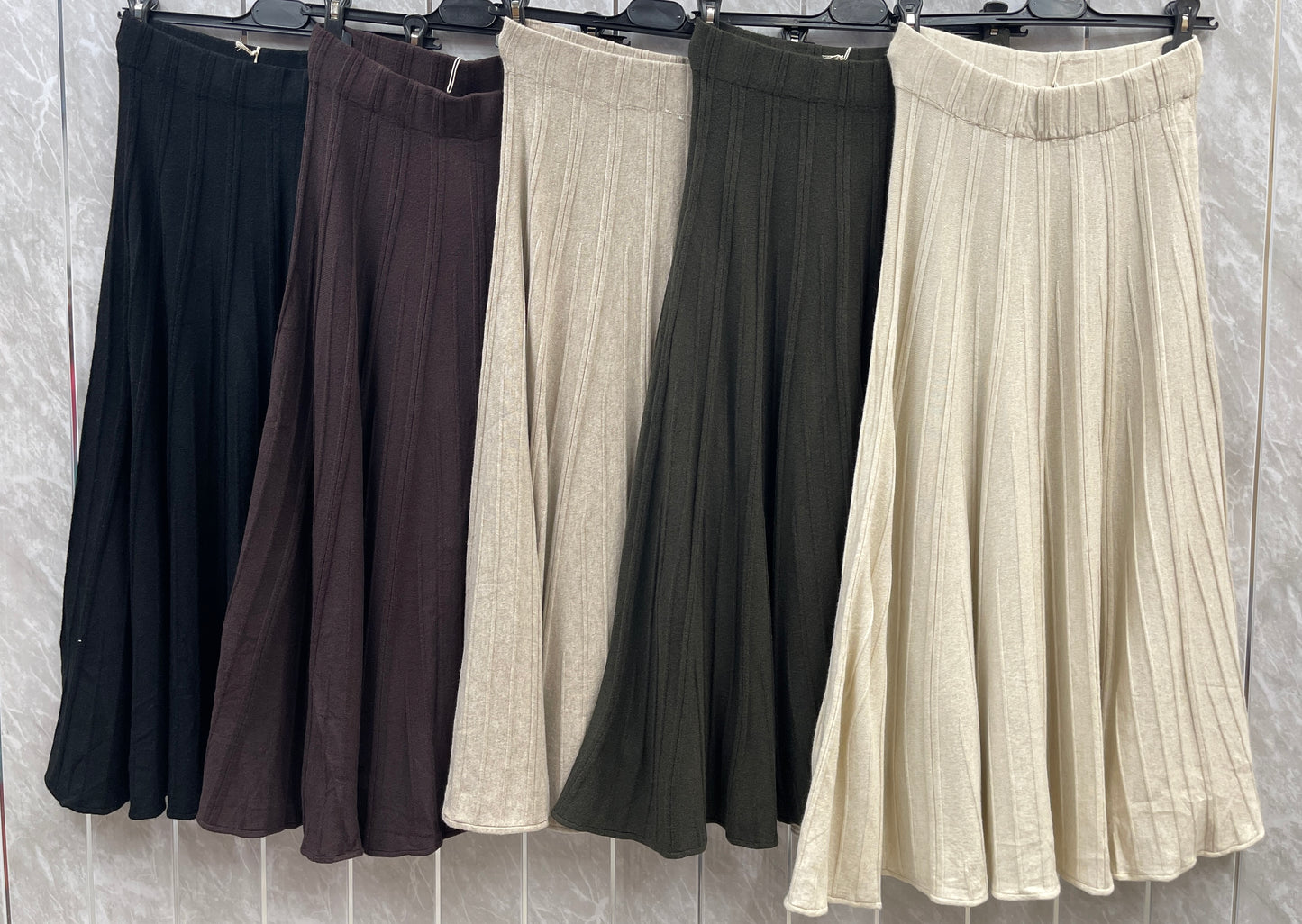 KNIT ELASTICATED SKIRT