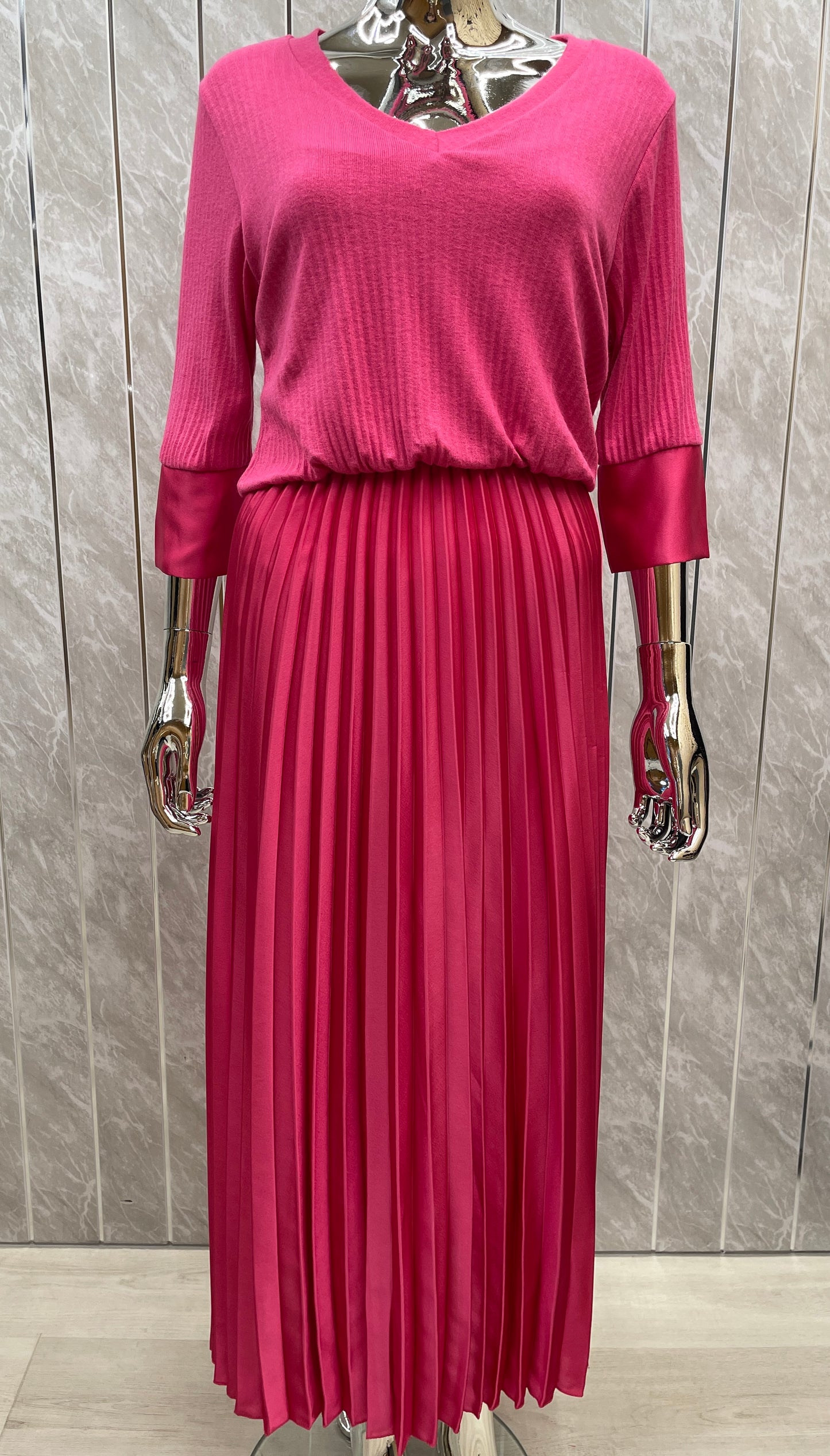 V-NECK PLEATED KNITTED DRESS