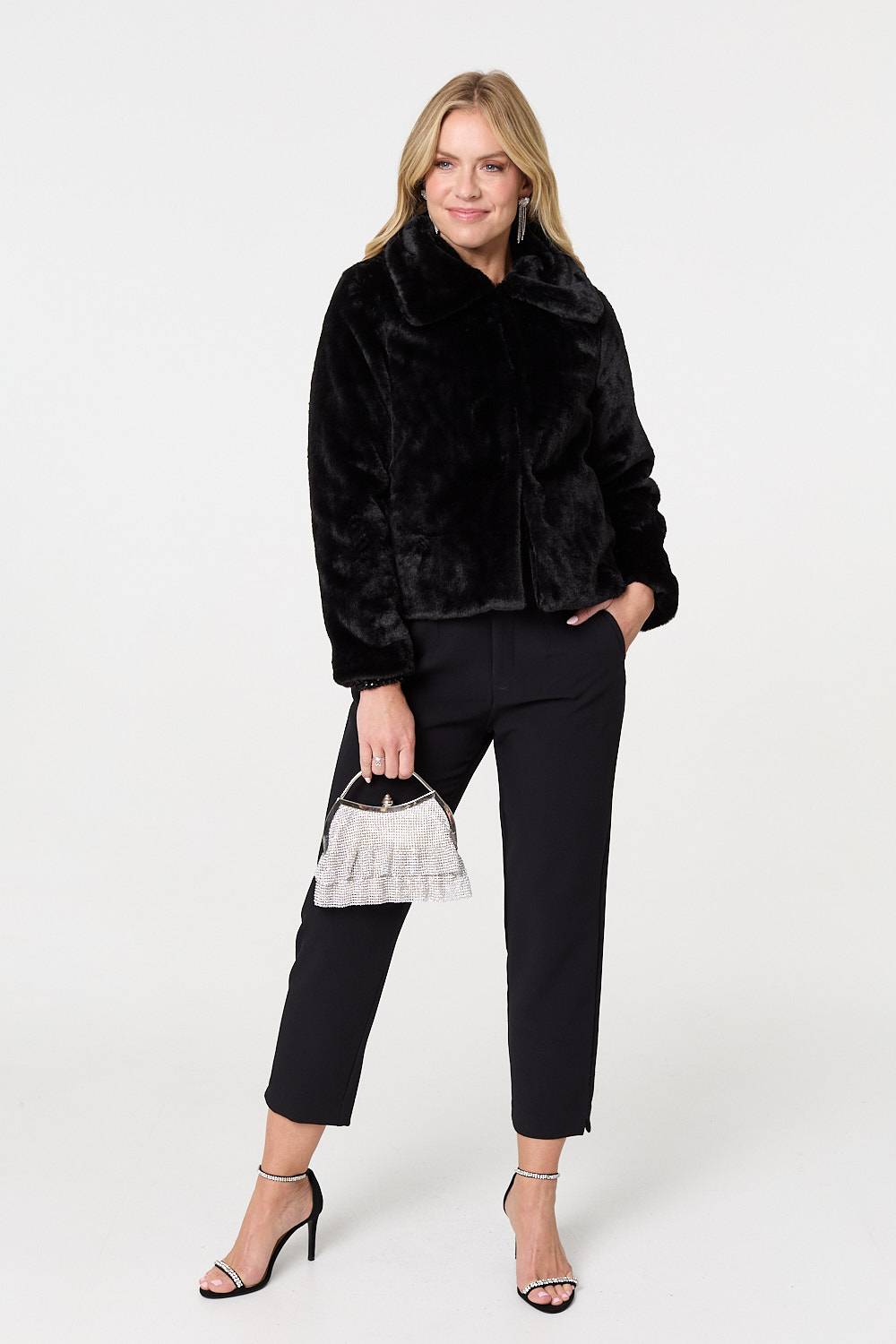 FAUX FUR COLLAR DETAIL CROPPED JACKET IN BLACK [8 PER PACK]