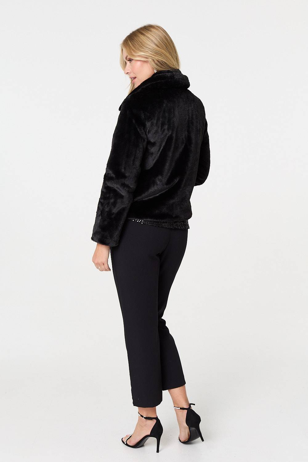 FAUX FUR COLLAR DETAIL CROPPED JACKET IN BLACK [8 PER PACK]