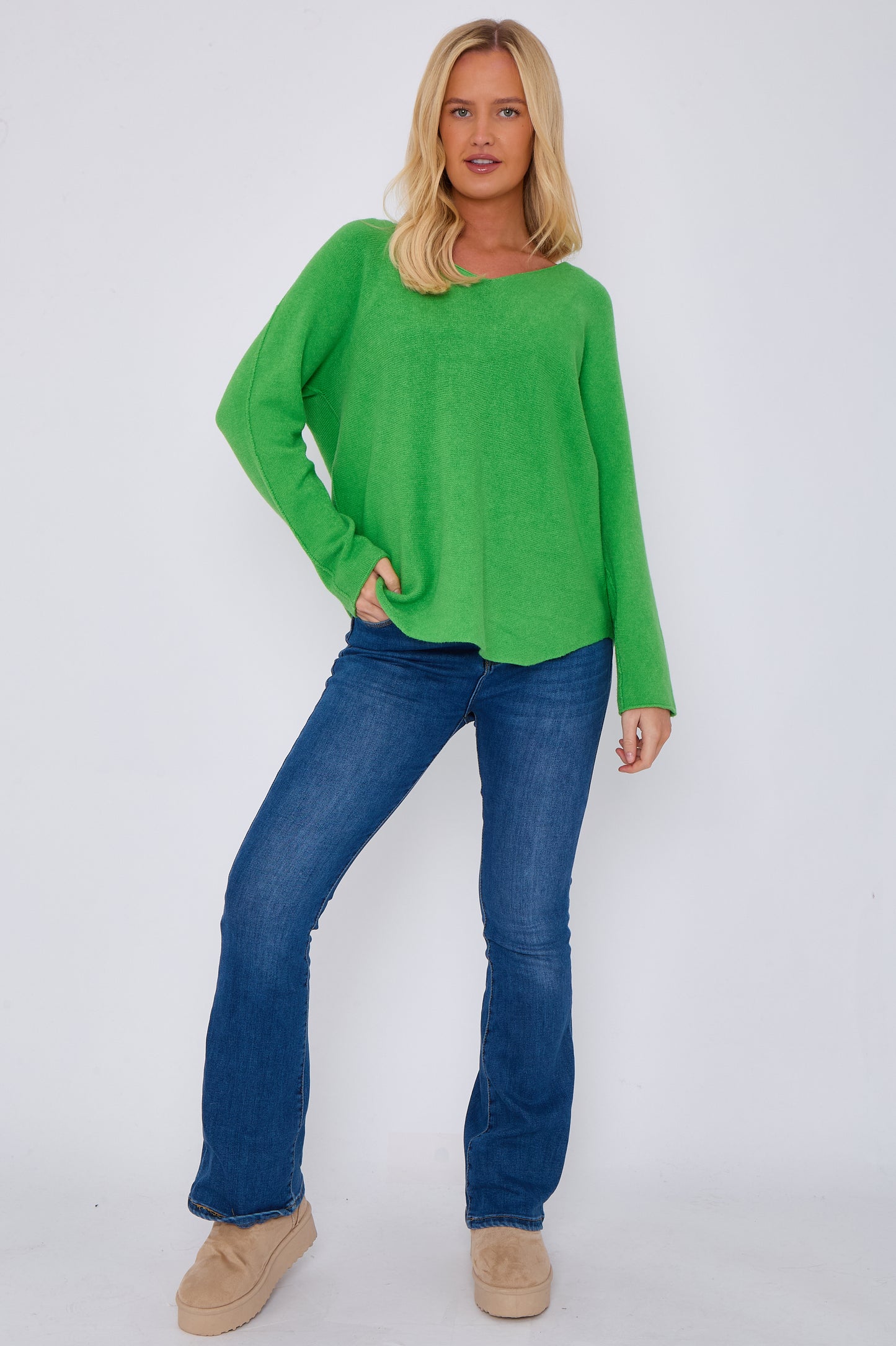 CLASSIC V-NECK JUMPER