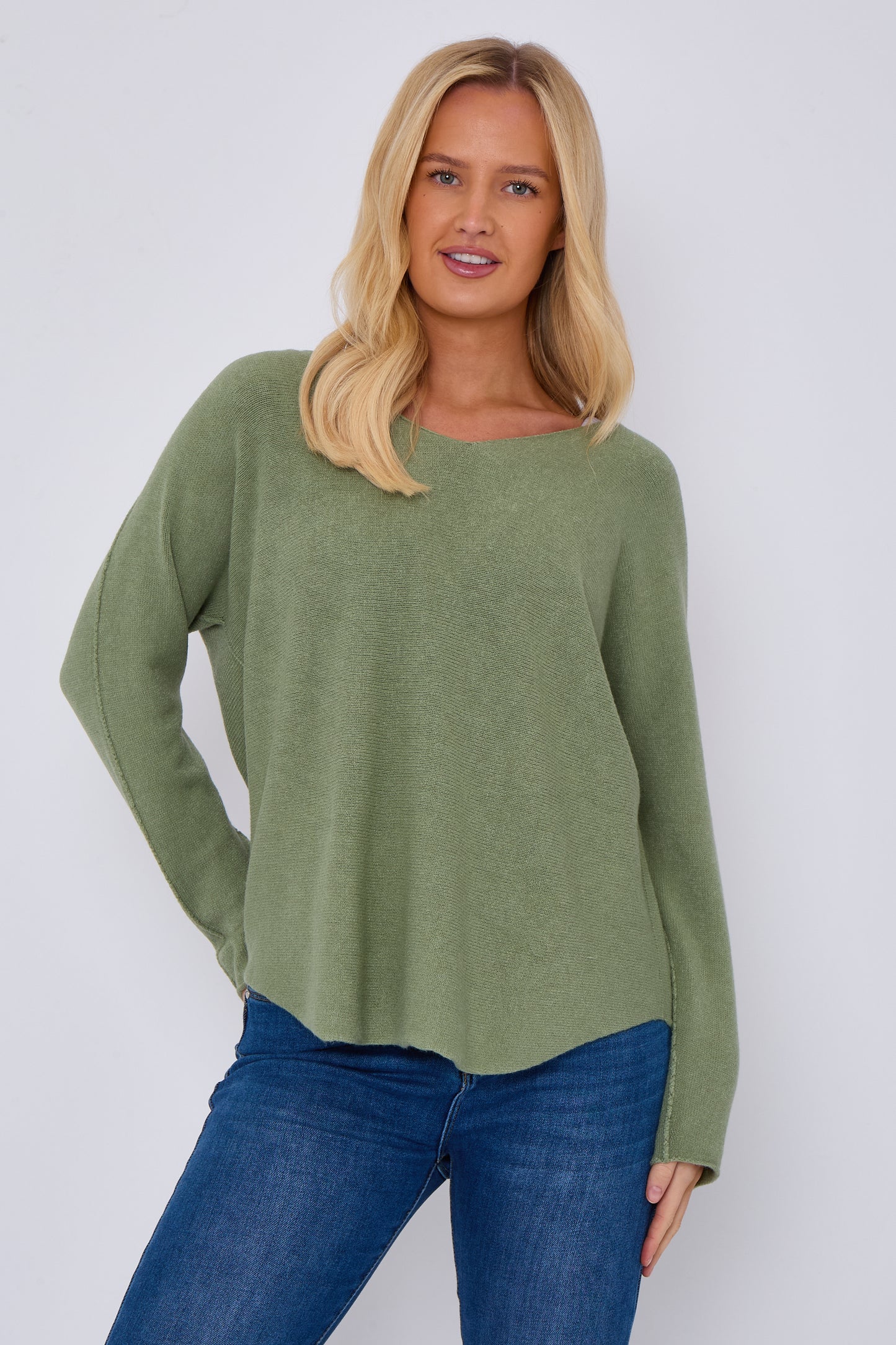 CLASSIC V-NECK JUMPER