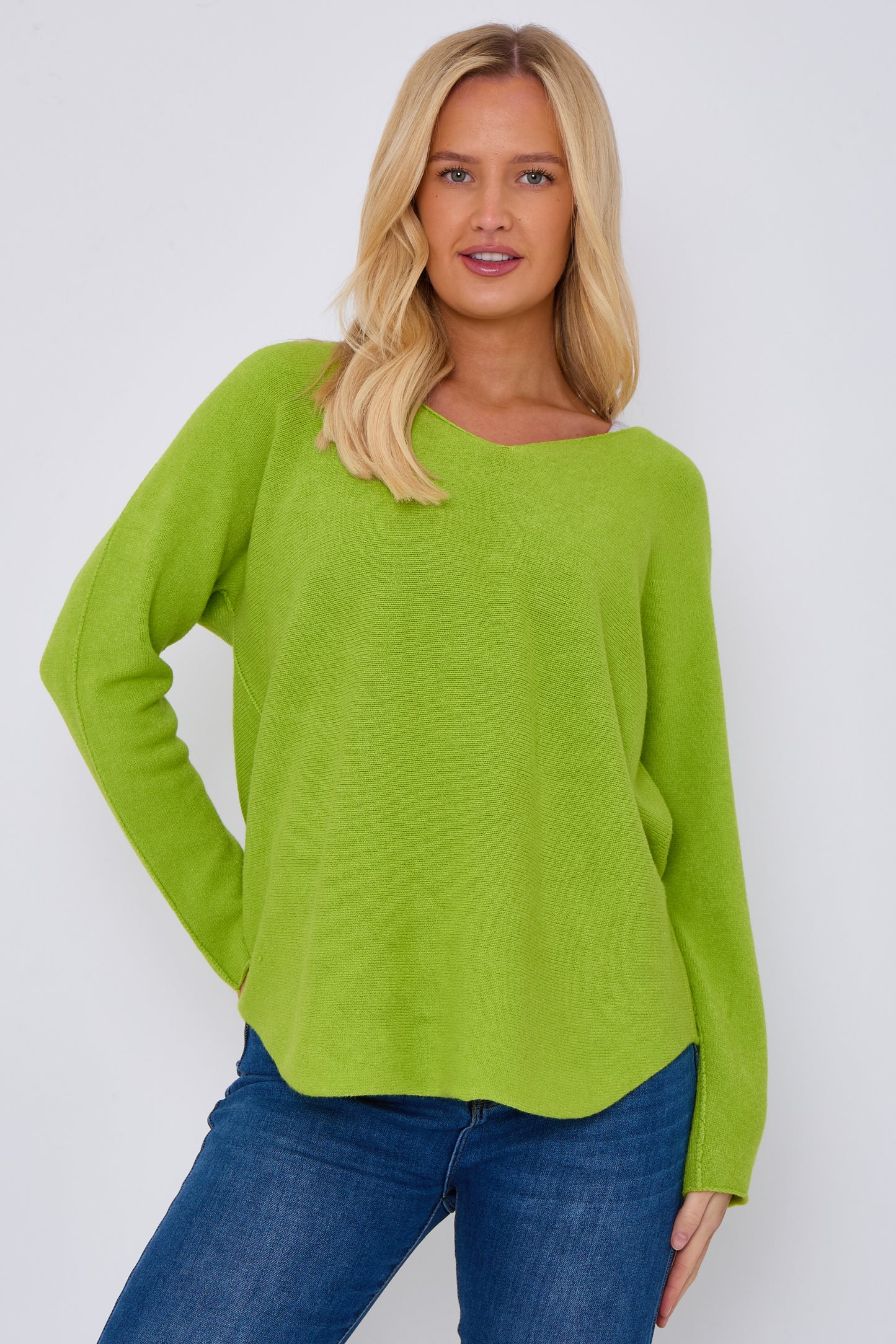 CLASSIC V-NECK JUMPER