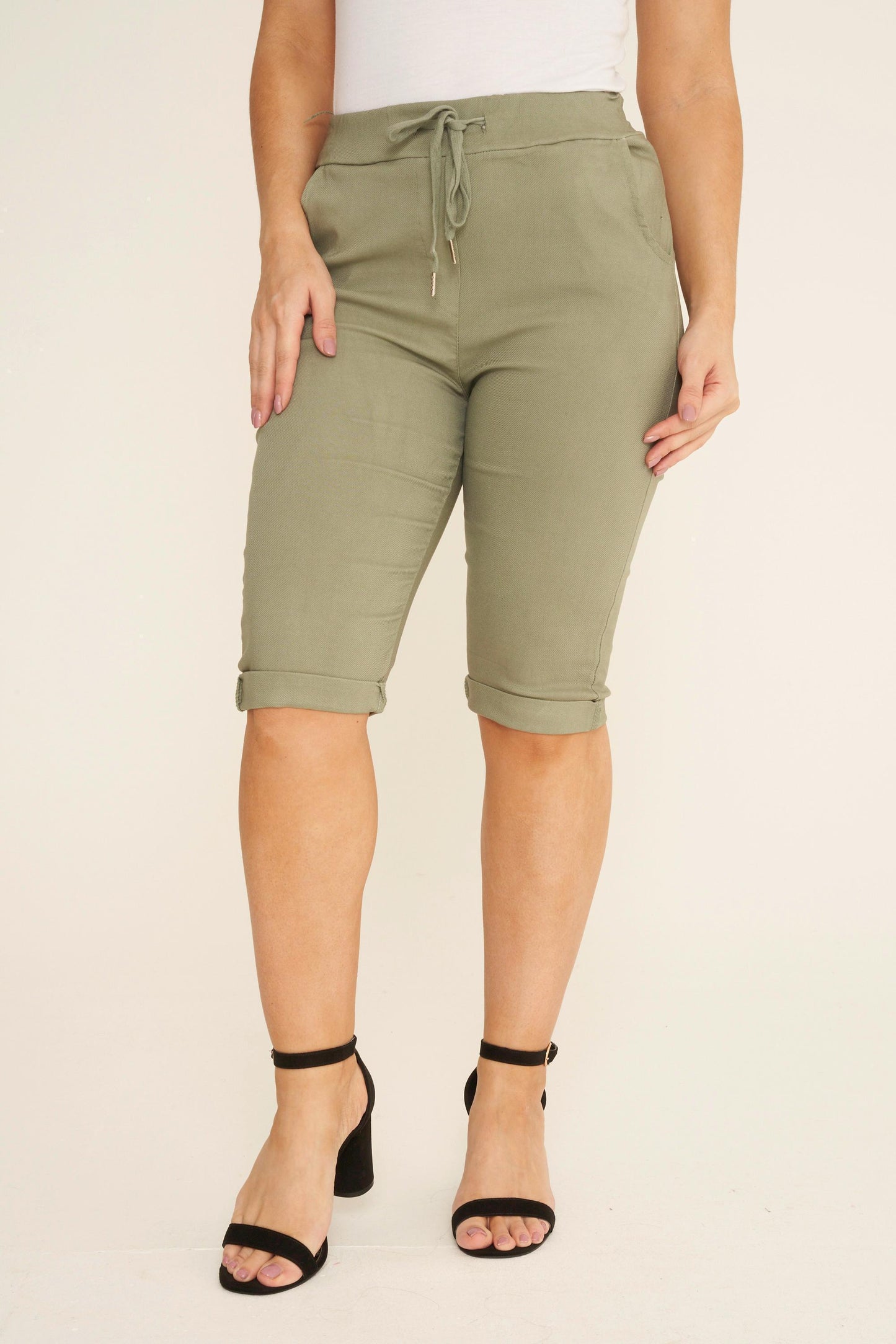 EXTRA LARGE MAGIC CAPRI SHORTS