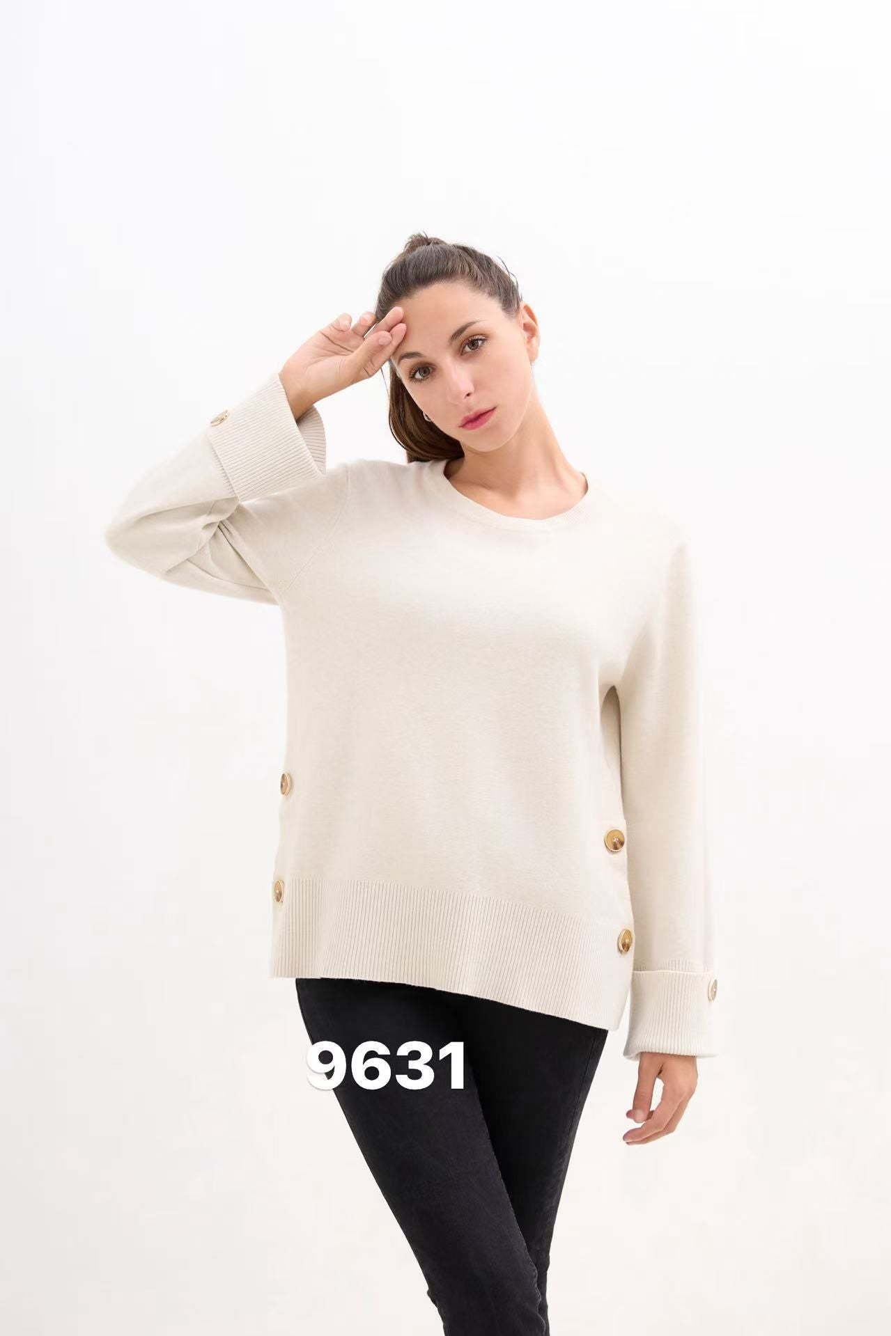 CREW NECK GOLD BUTTONS JUMPER