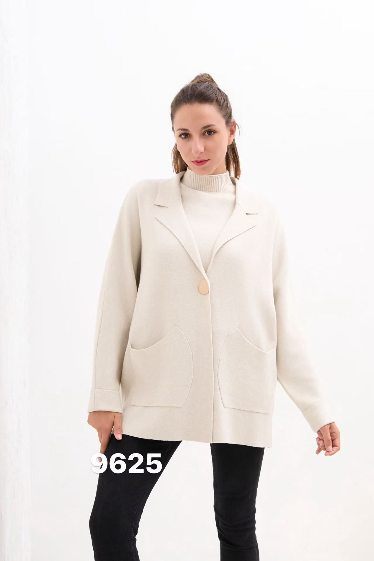 GOLD BUTTON FOLDED SLEEVE JACKET