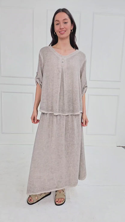 WASHED LINEN THREE BUTTONED V-NECK TOP